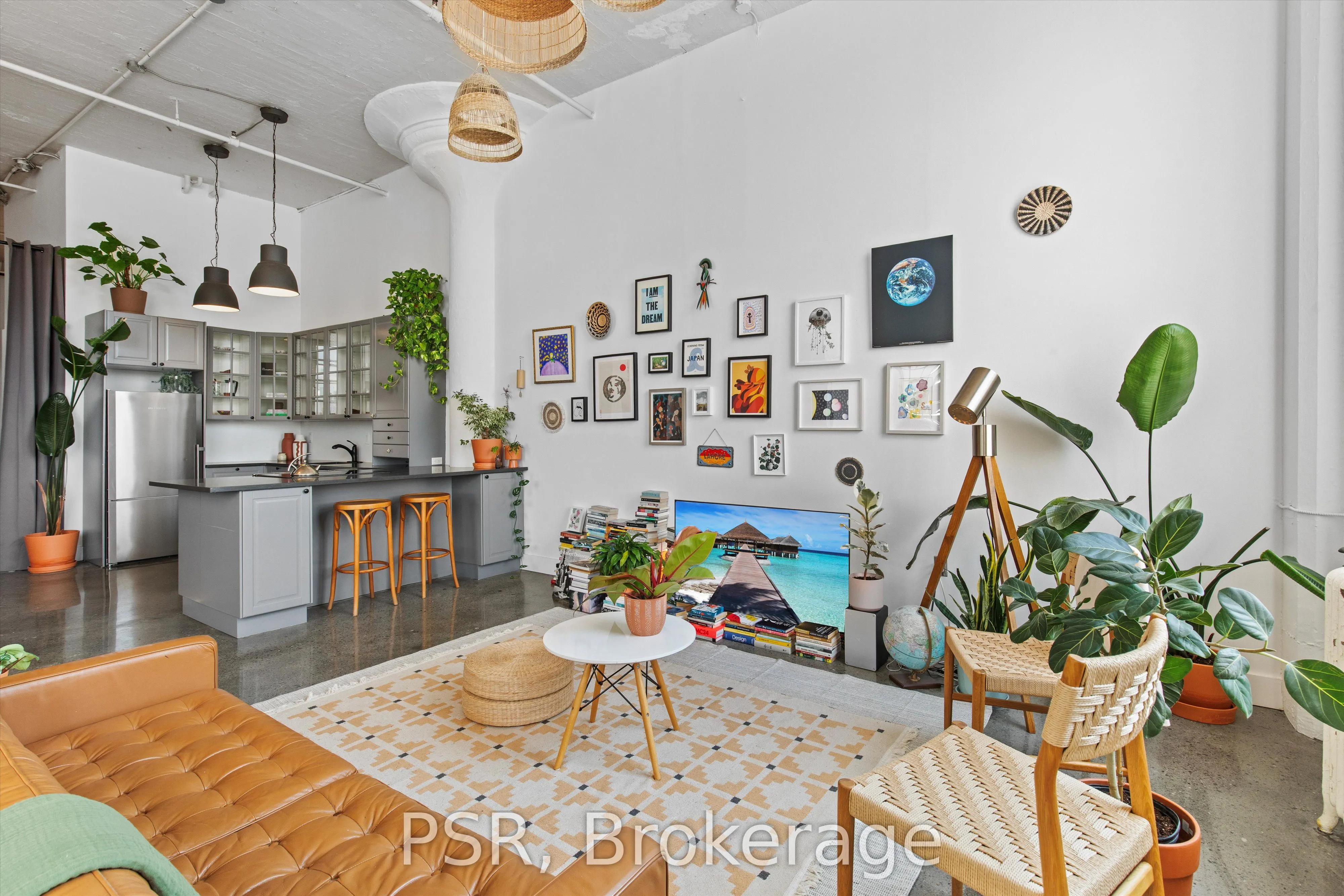 245 Carlaw Avenue, #400
