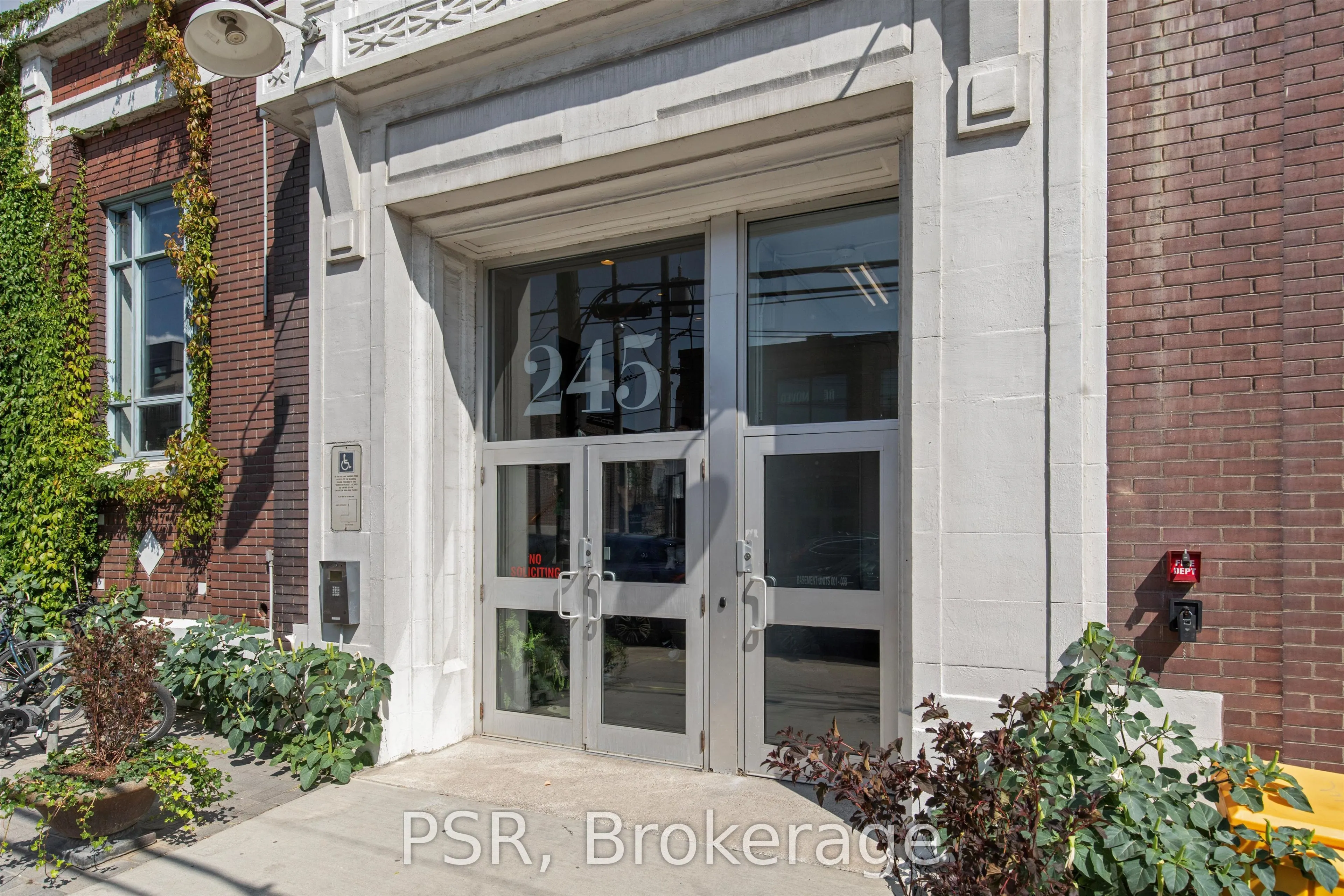 245 Carlaw Avenue, #400