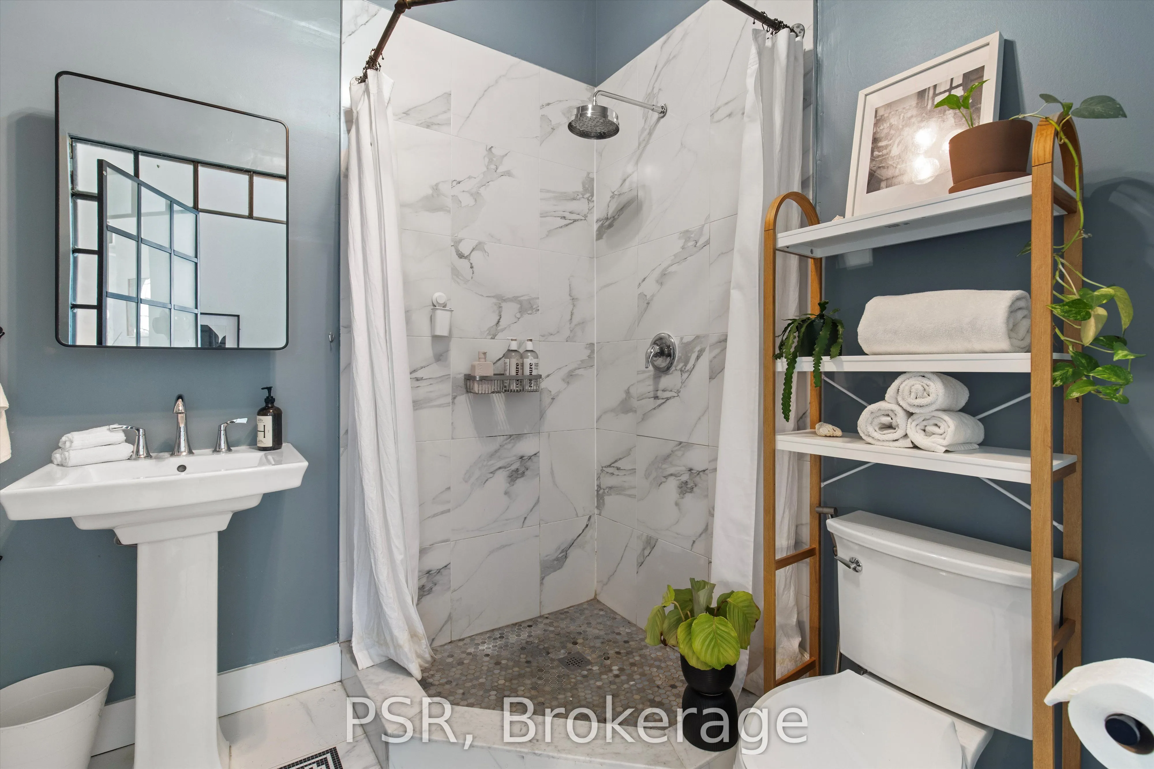 245 Carlaw Avenue, #400
