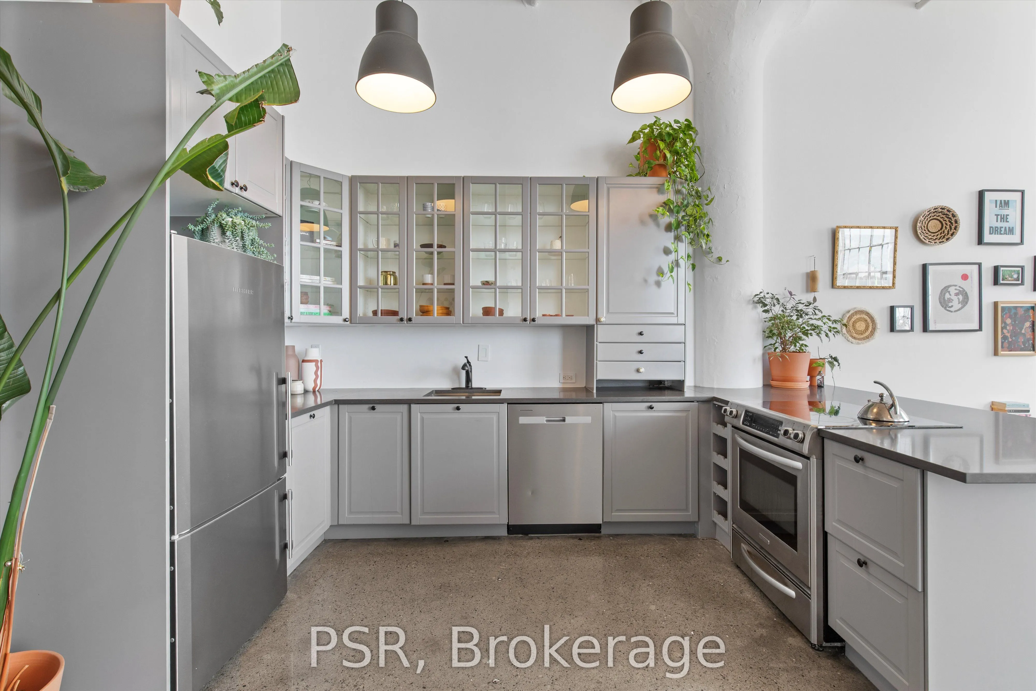 245 Carlaw Avenue, #400