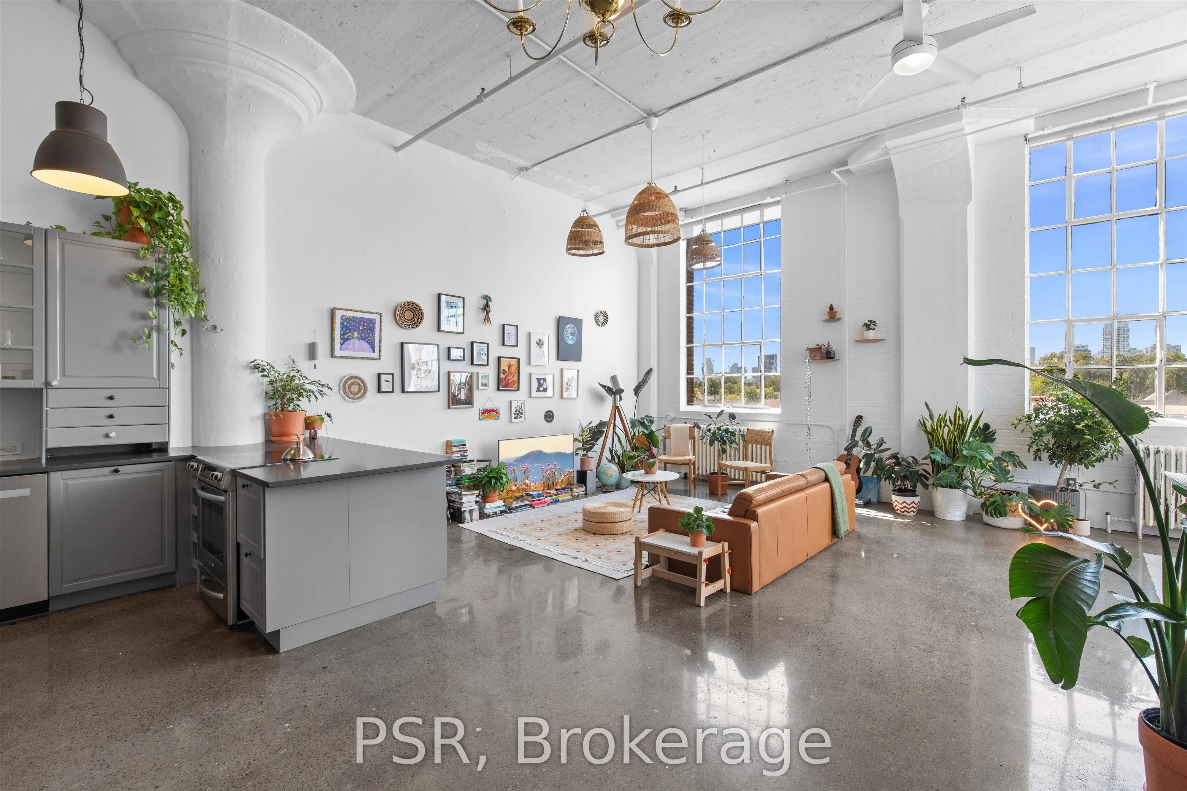245 Carlaw Avenue, #400