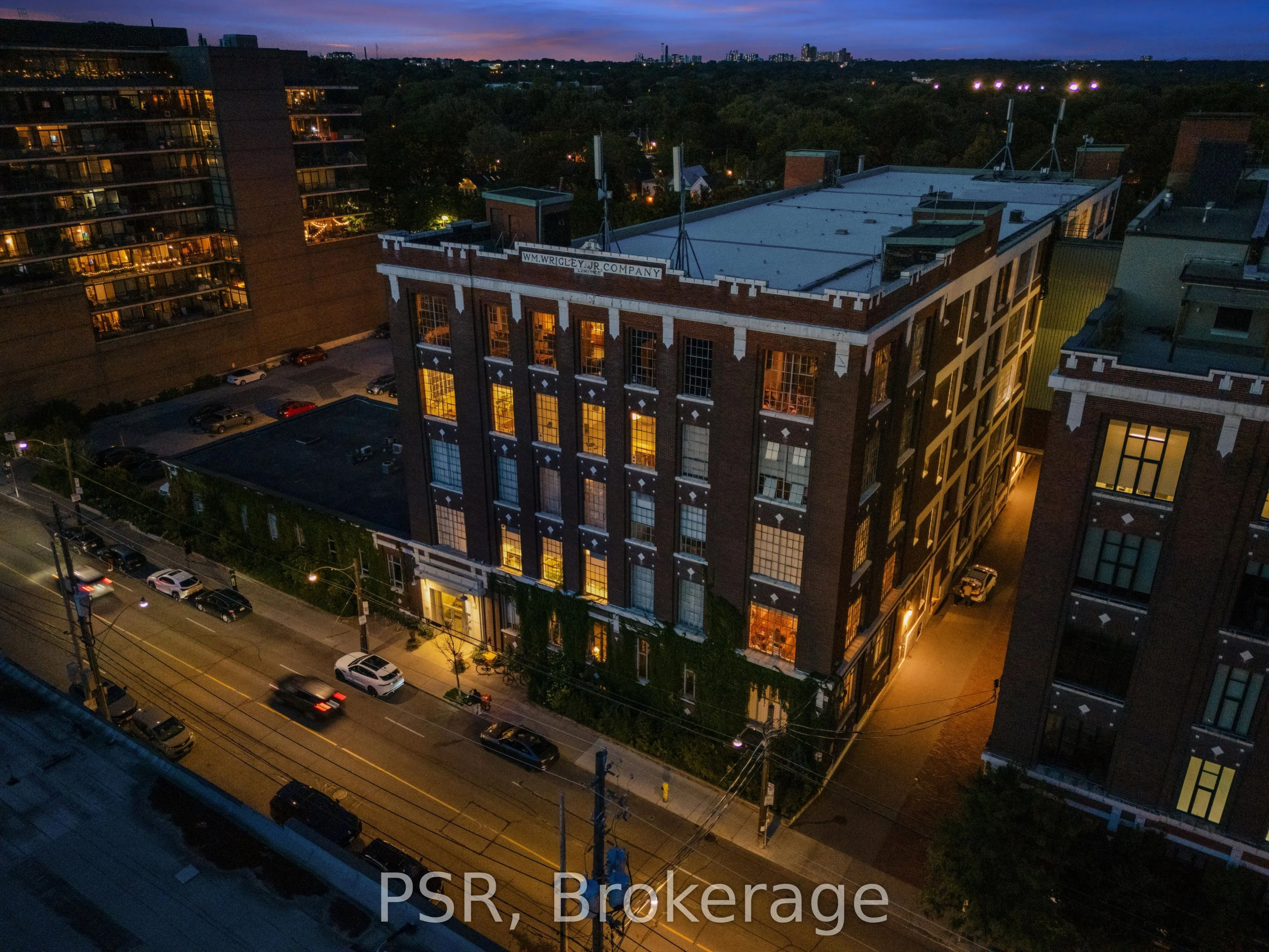 245 Carlaw Avenue, #400