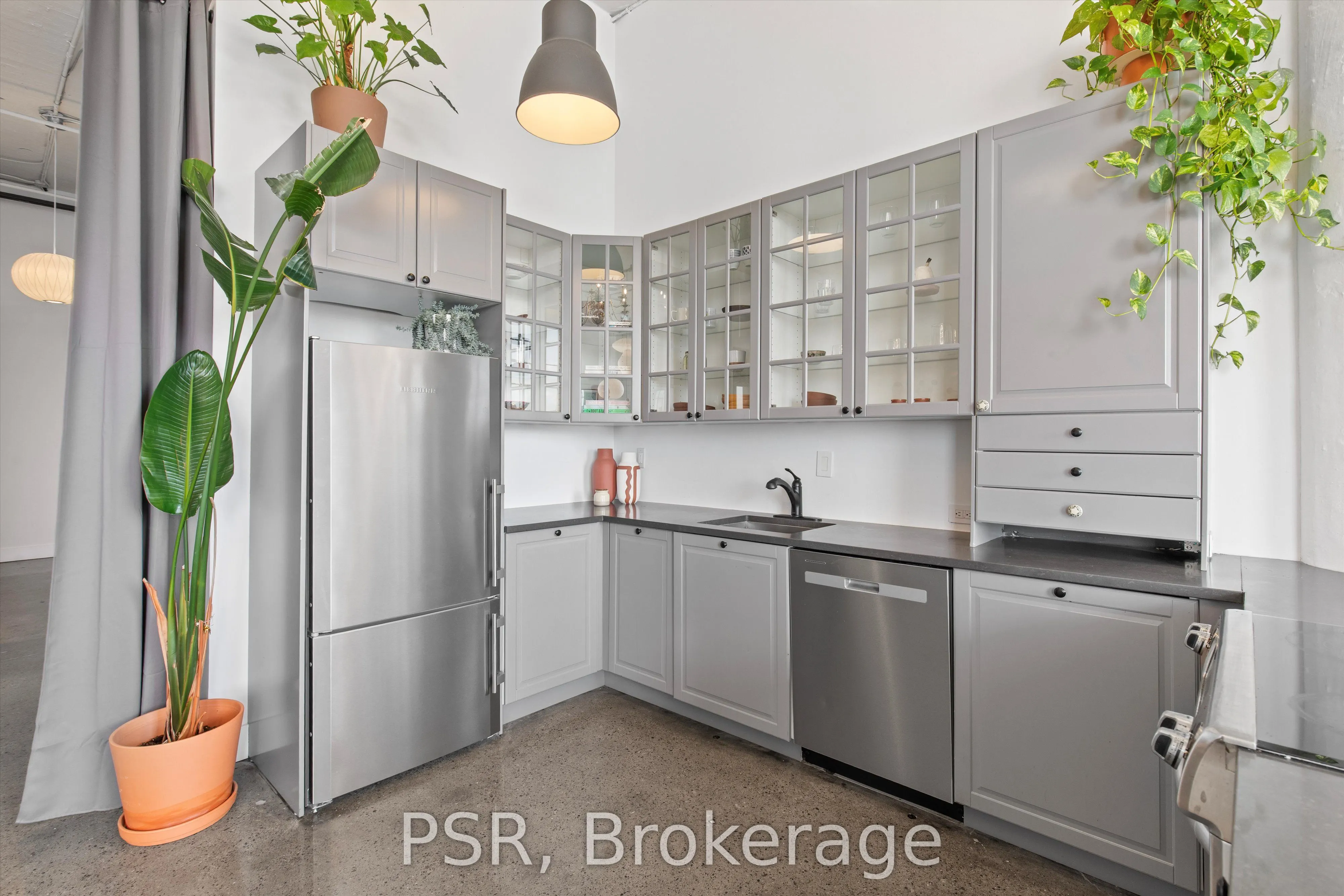 245 Carlaw Avenue, #400