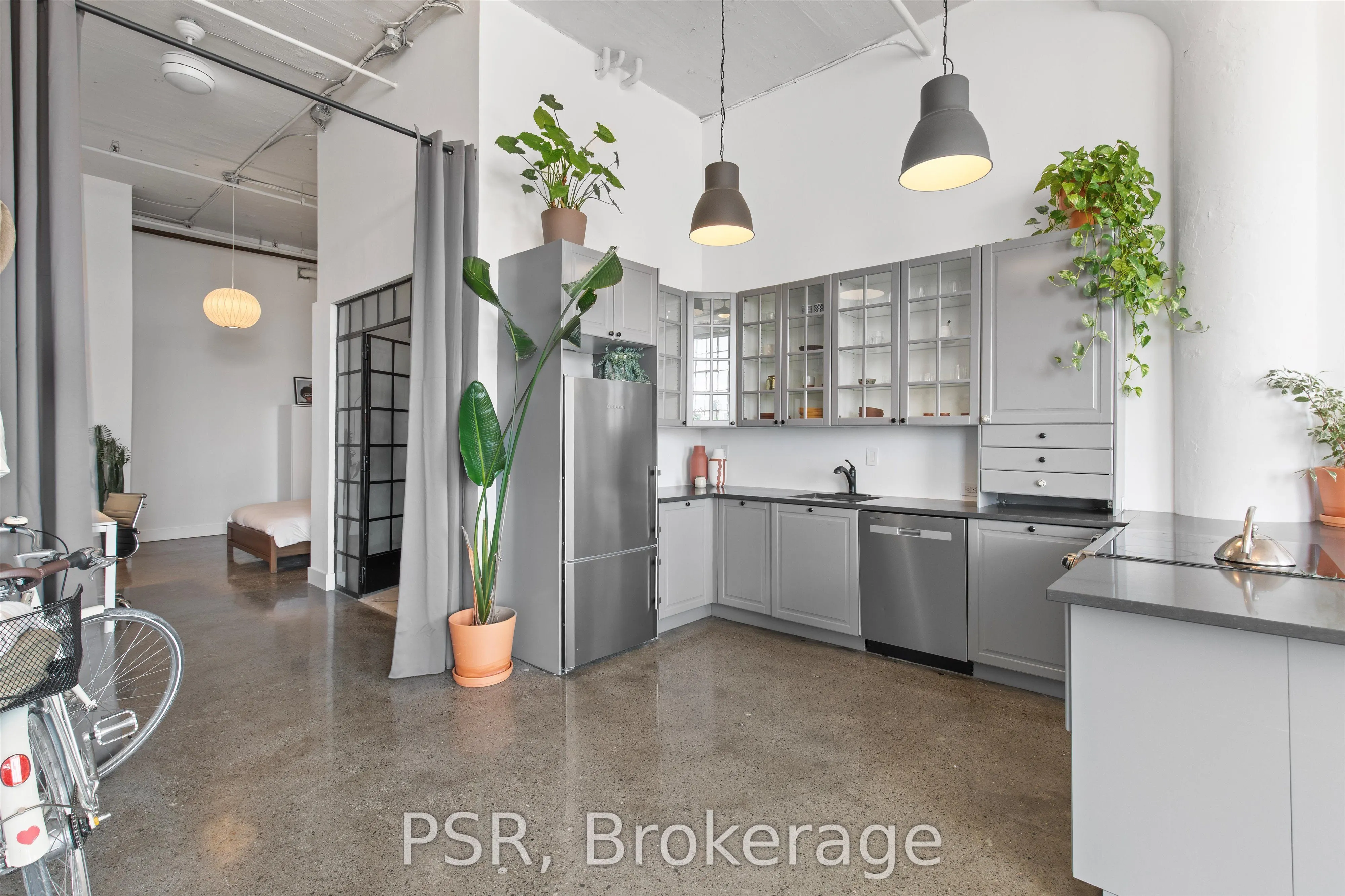 245 Carlaw Avenue, #400