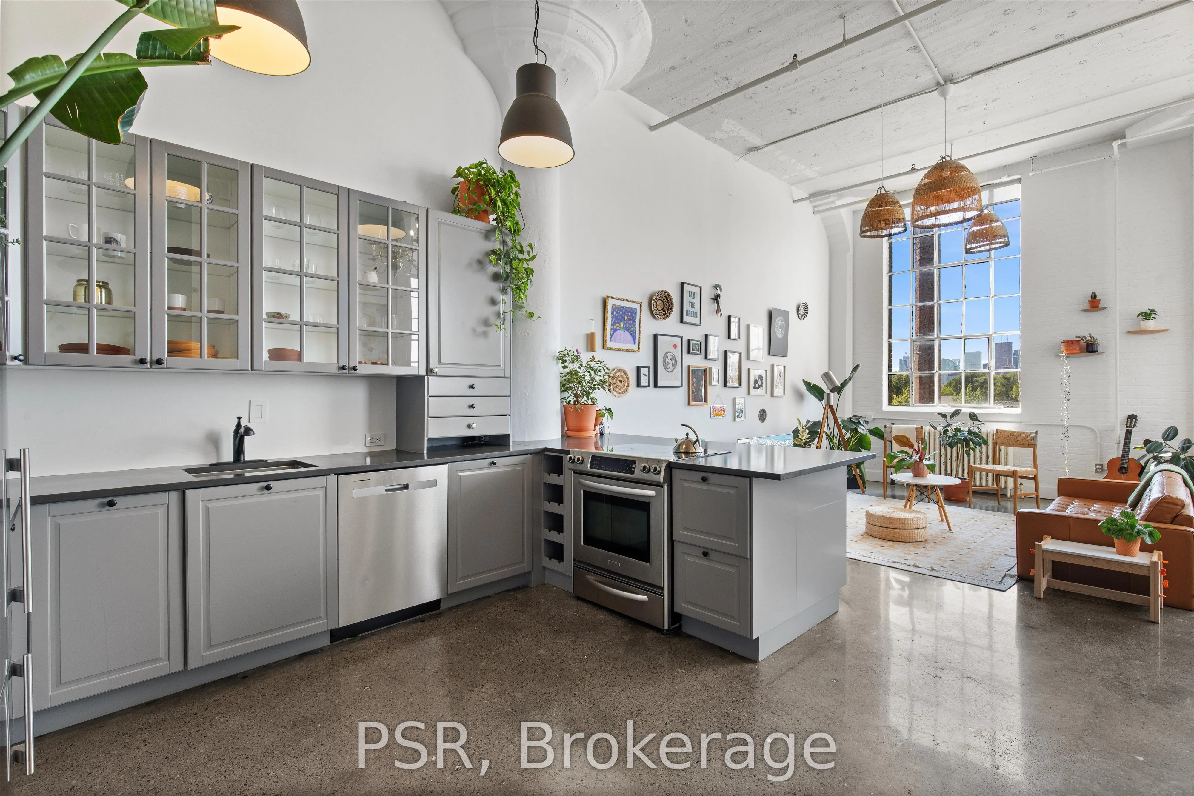 245 Carlaw Avenue, #400