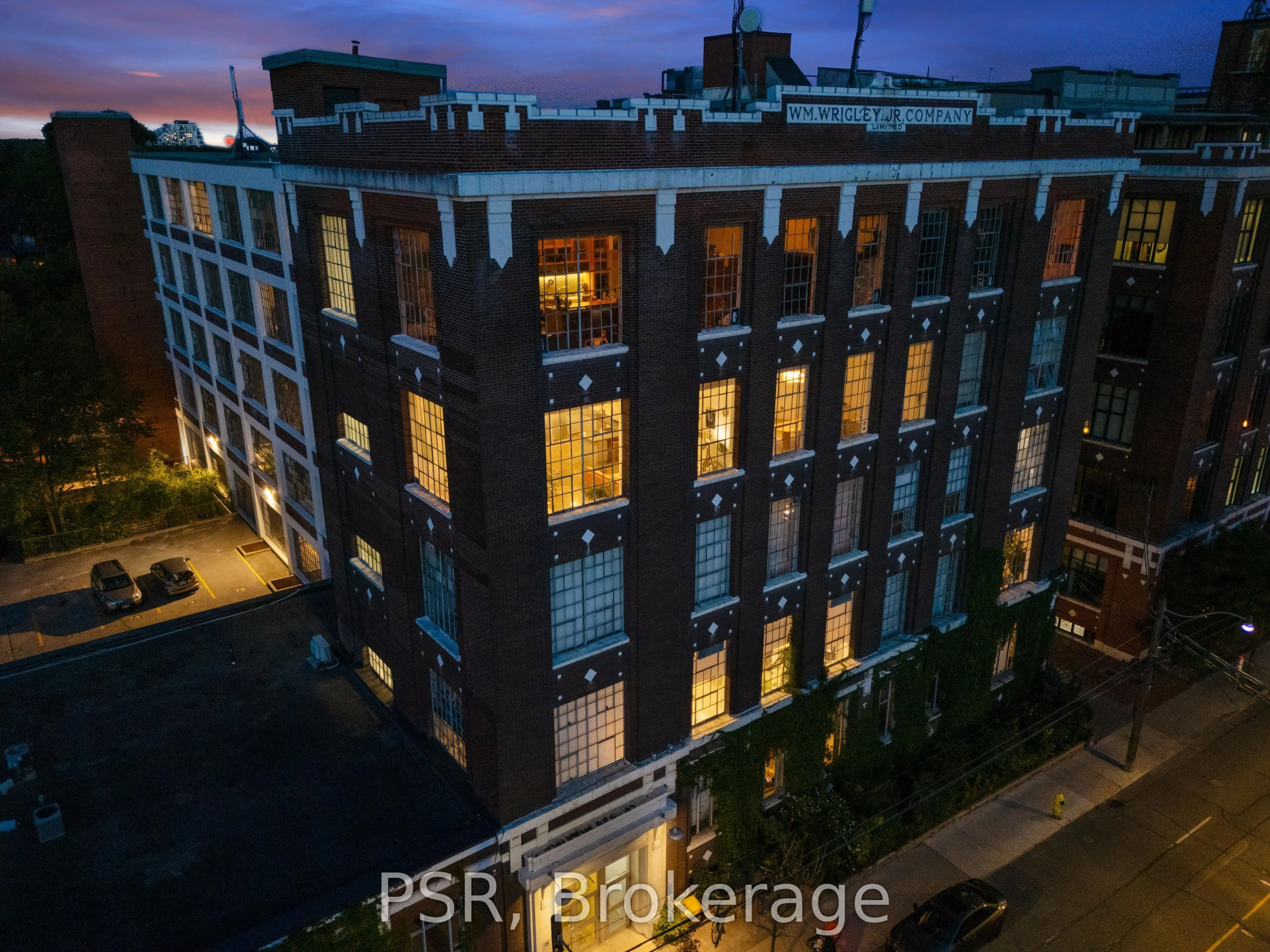 245 Carlaw Avenue, #400