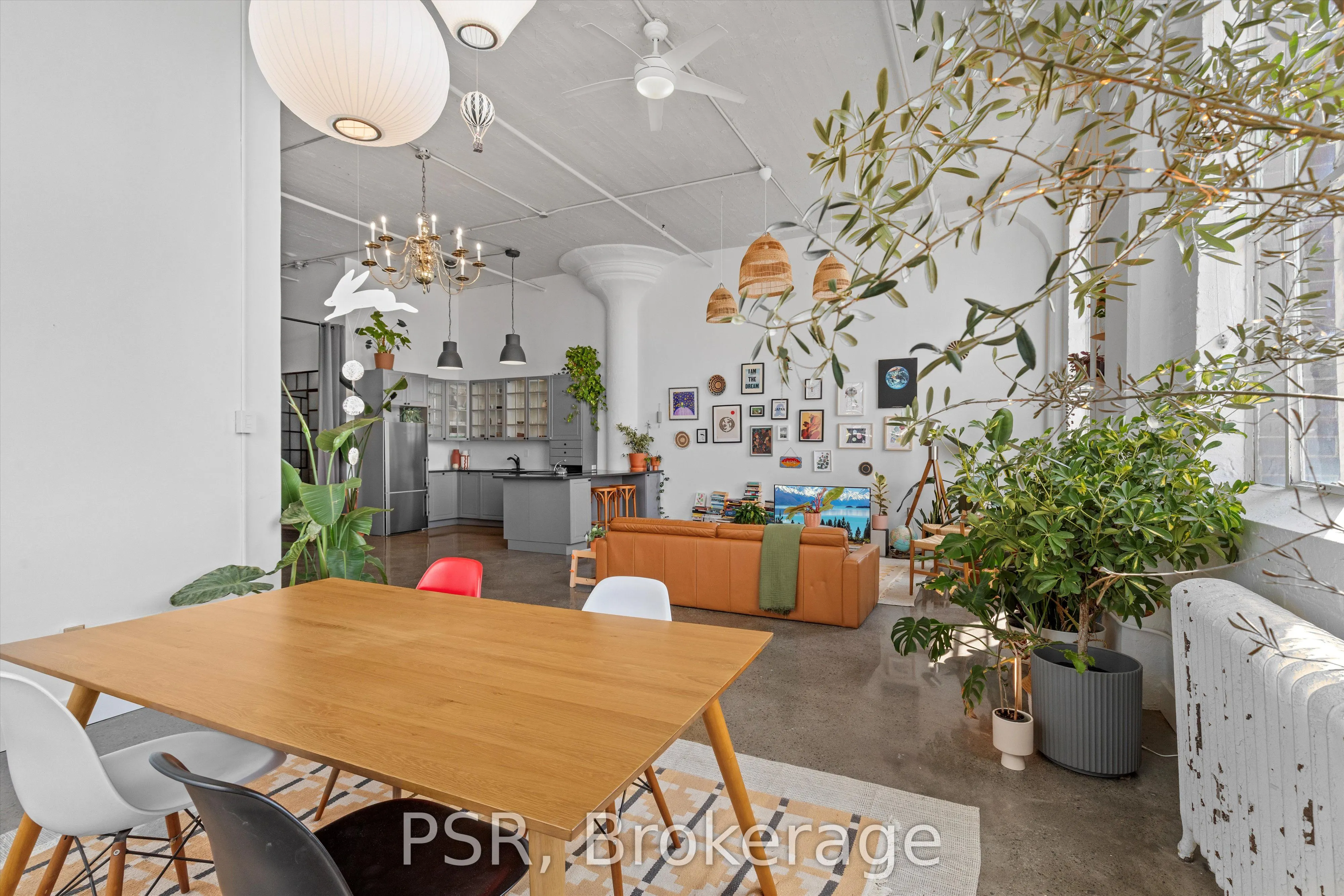 245 Carlaw Avenue, #400
