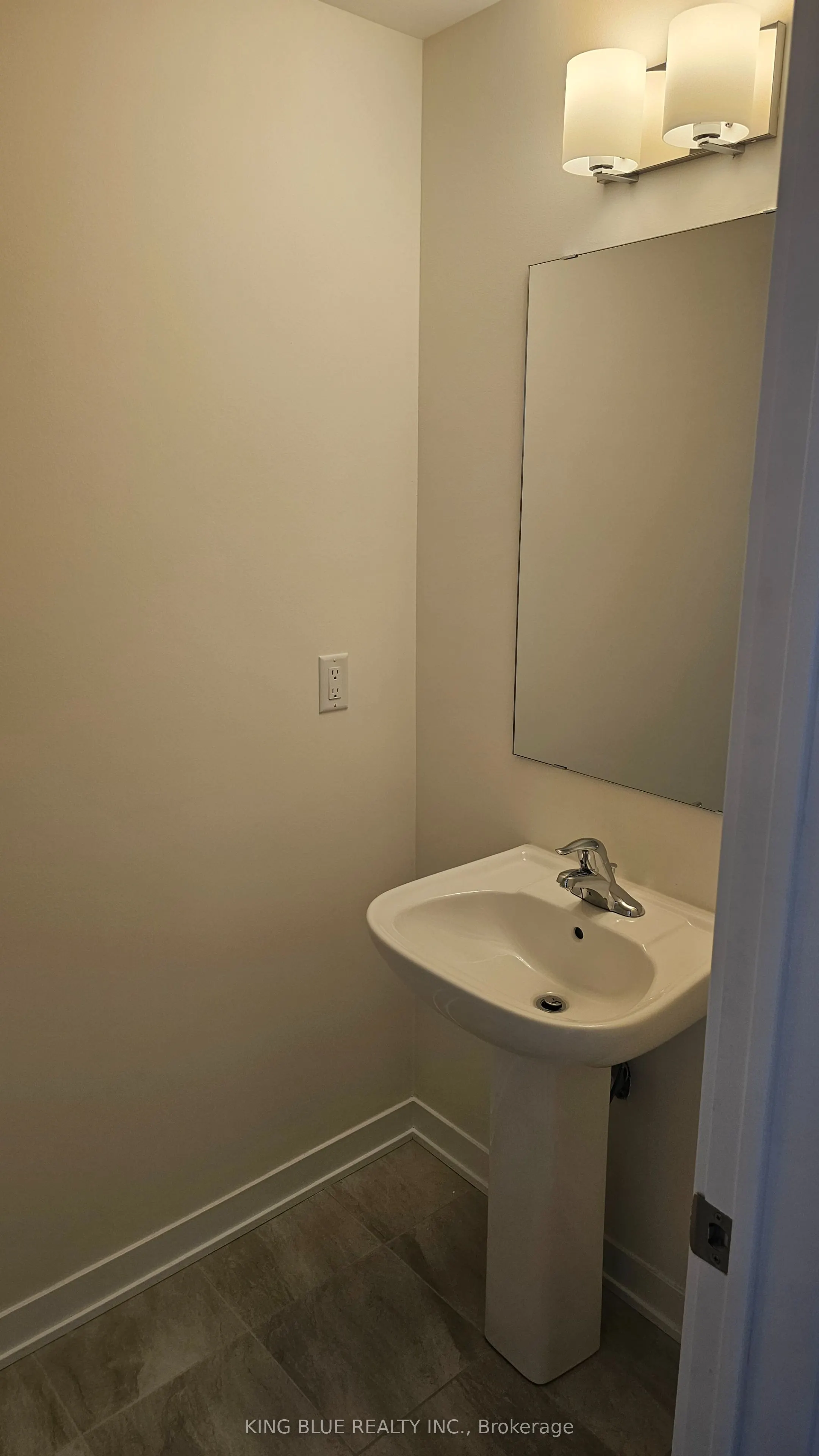 #1415 - 1695 Dersan Street, #1415