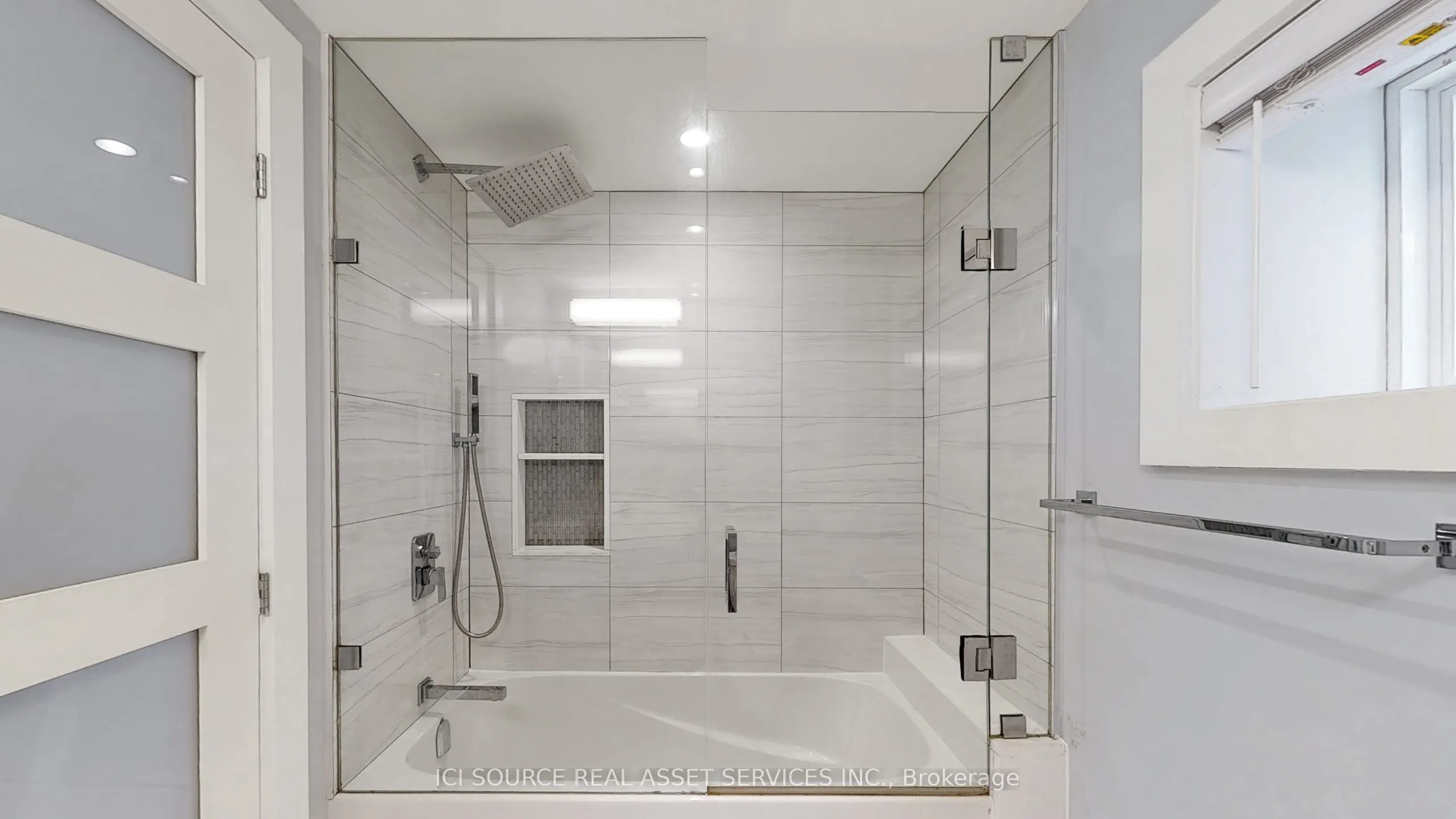 33 Davies Crescent, #Lower