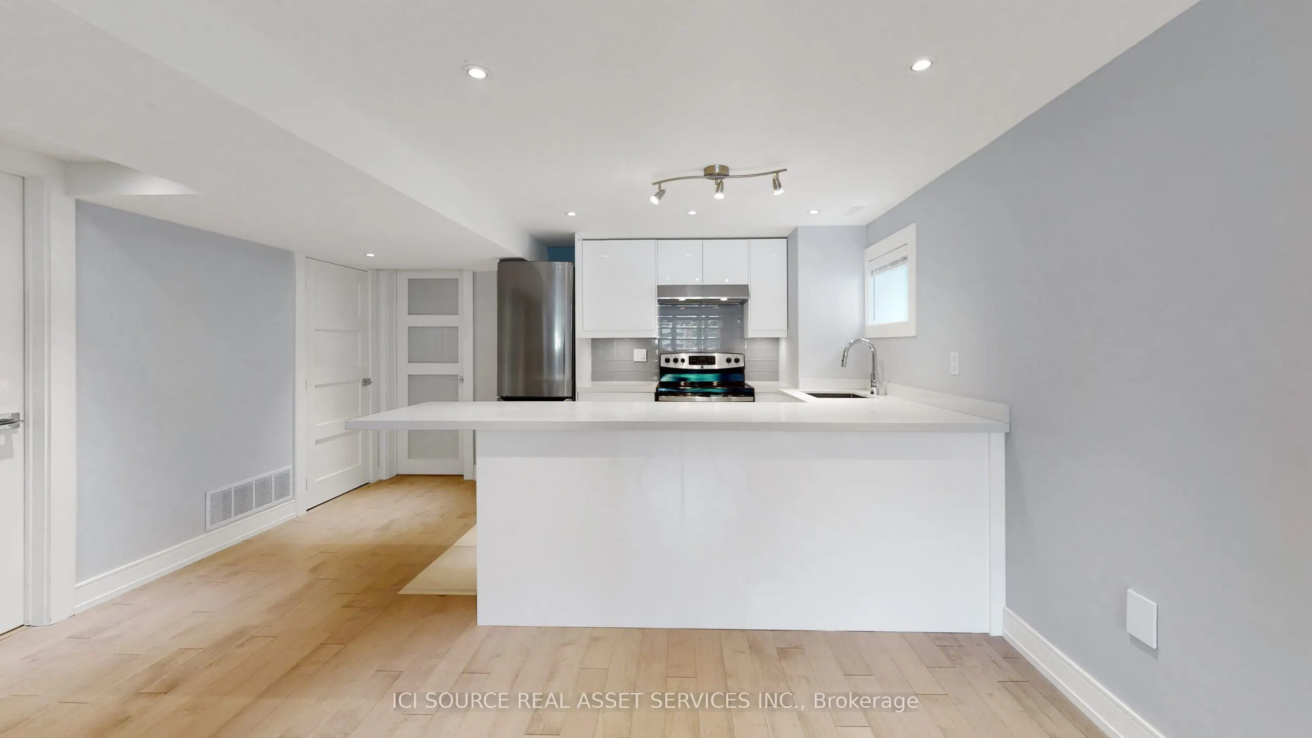 33 Davies Crescent, #Lower
