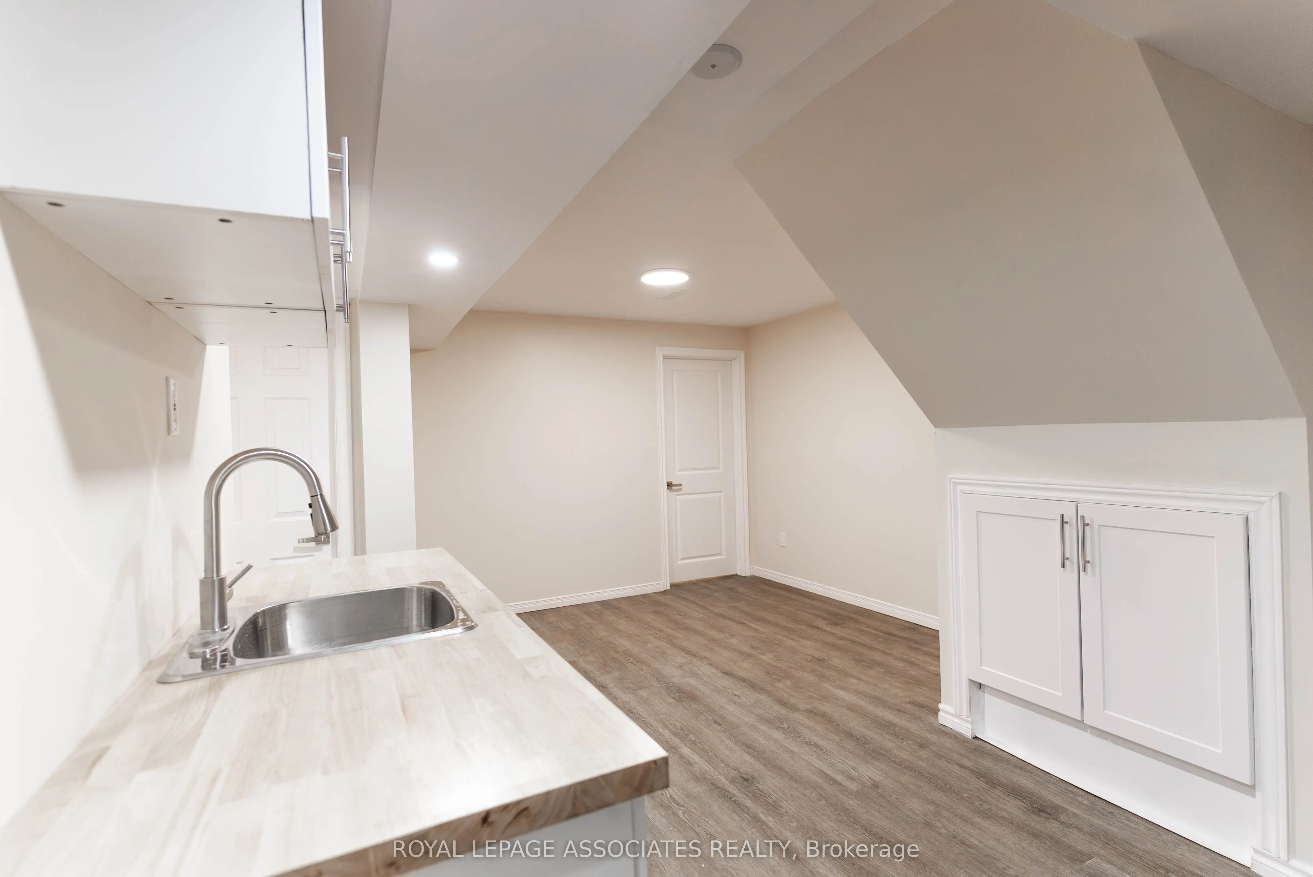 1553 Norwill Crescent