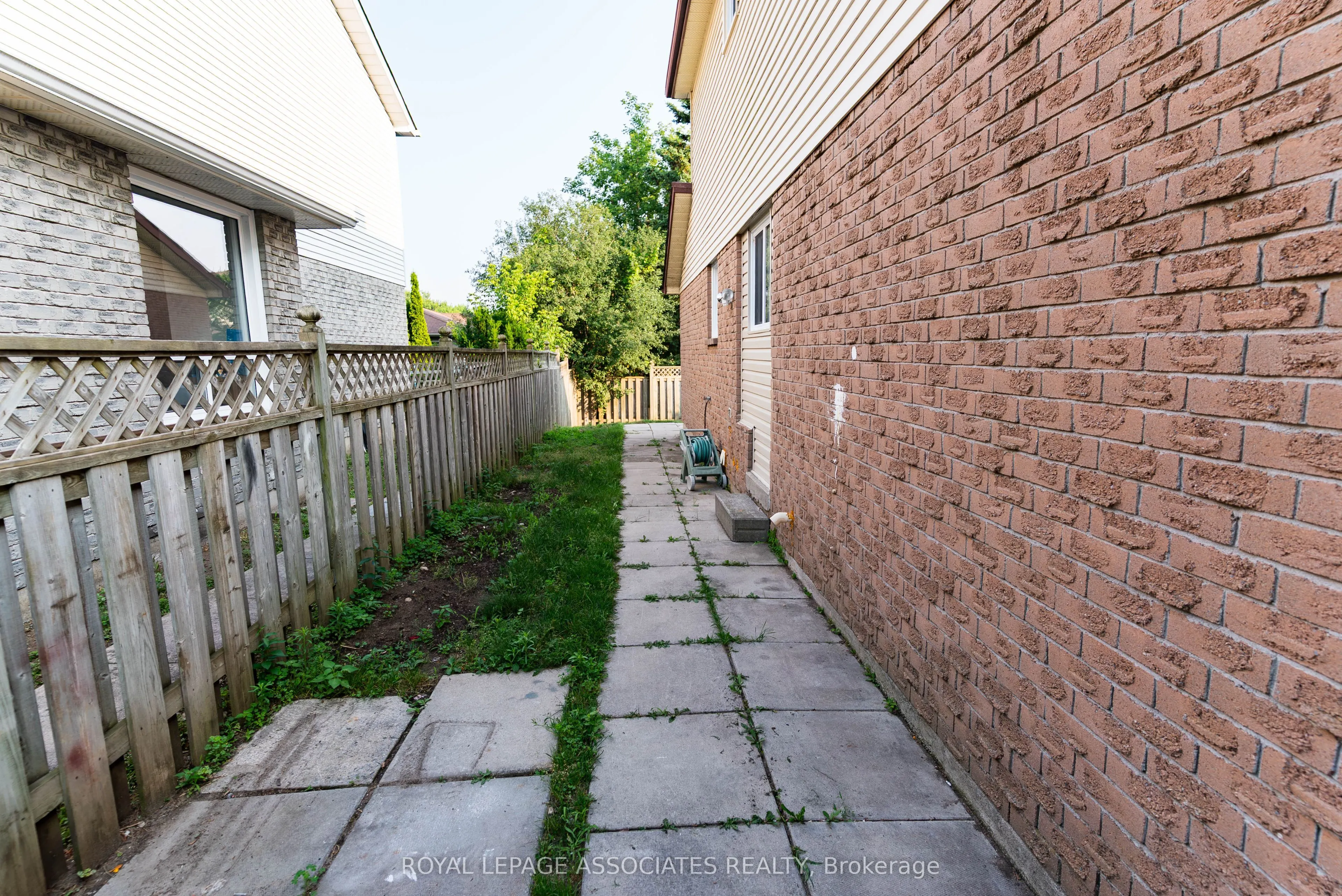 1553 Norwill Crescent