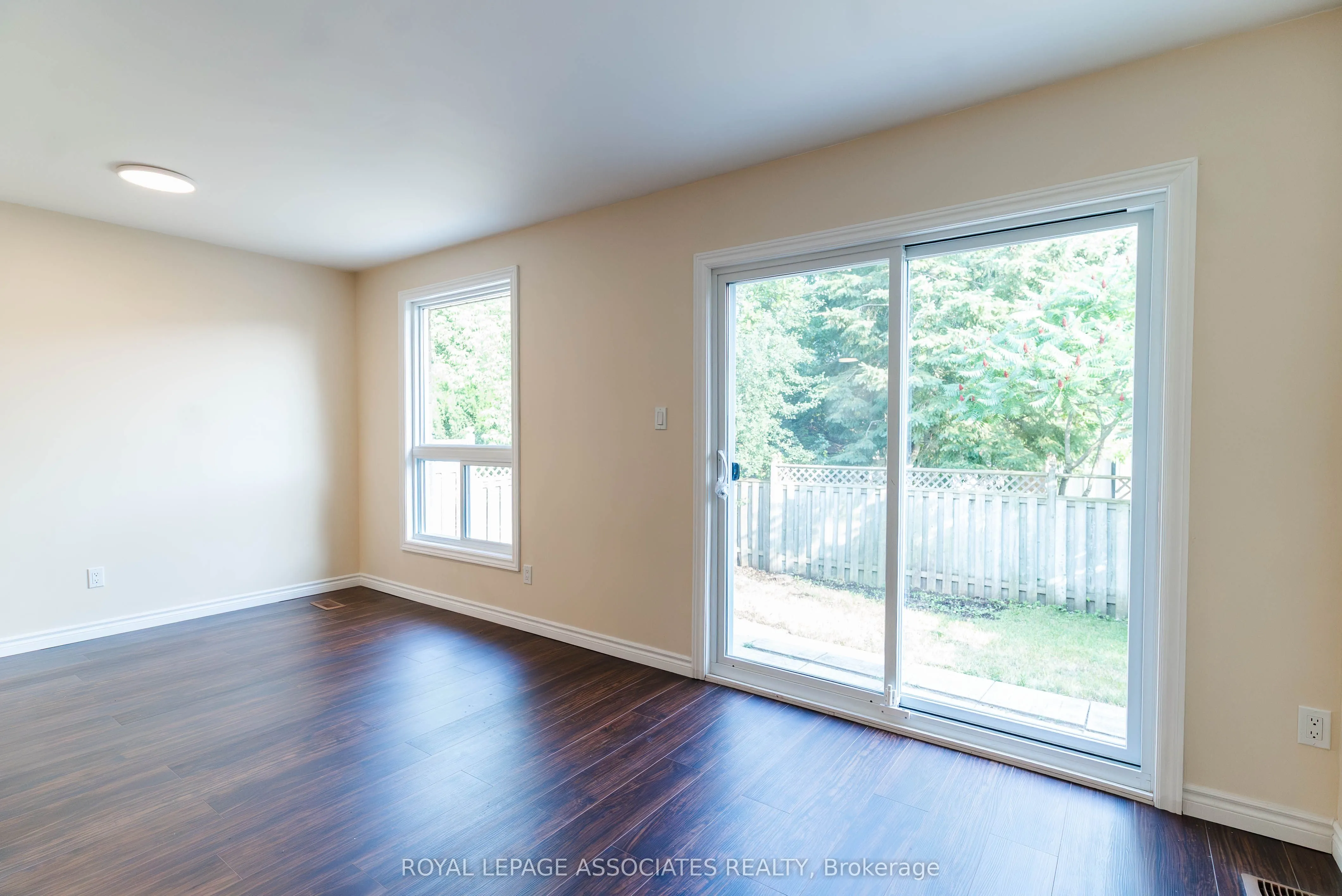 1553 Norwill Crescent