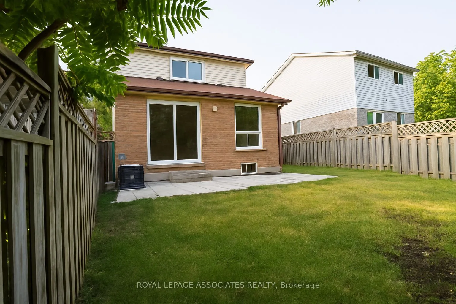 1553 Norwill Crescent