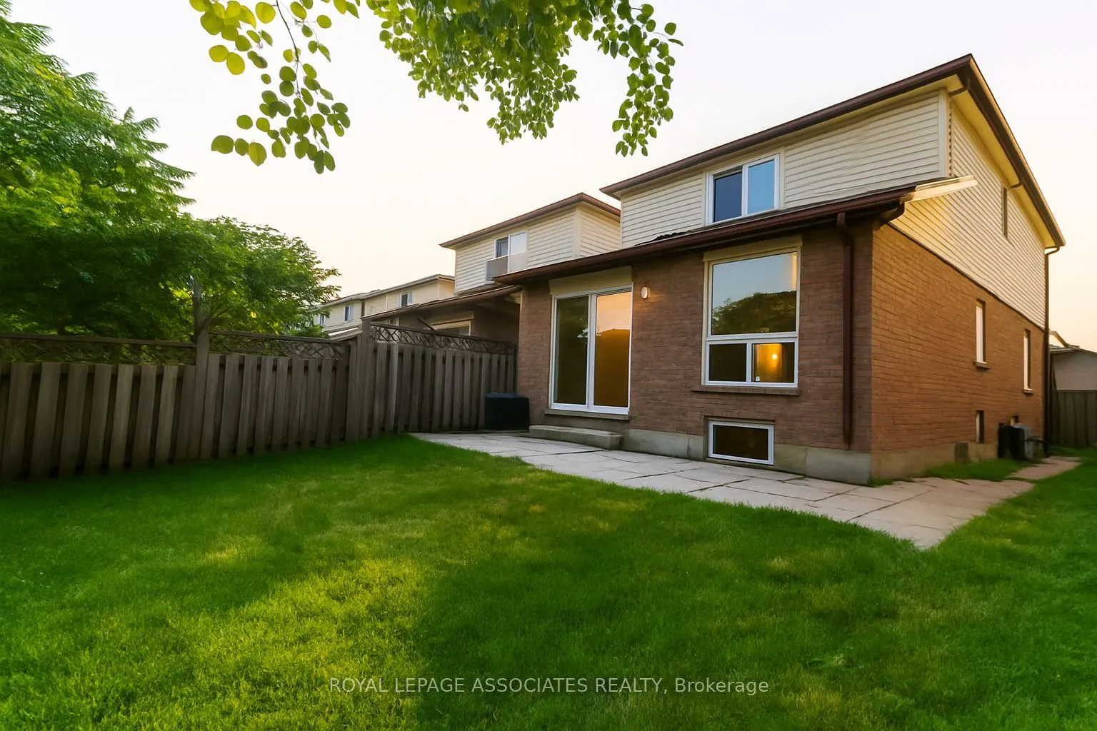 1553 Norwill Crescent
