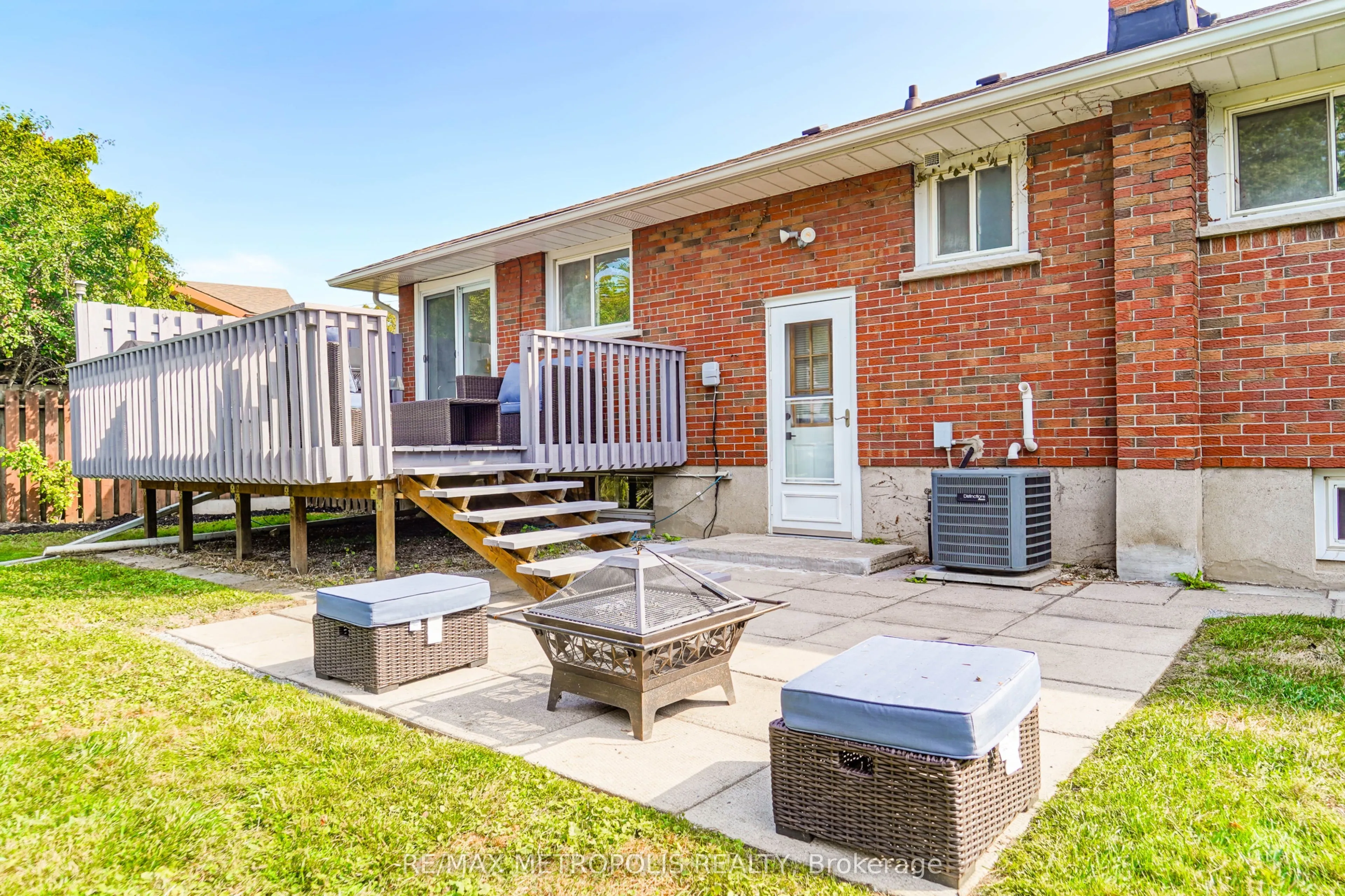 592 Carlyle Court