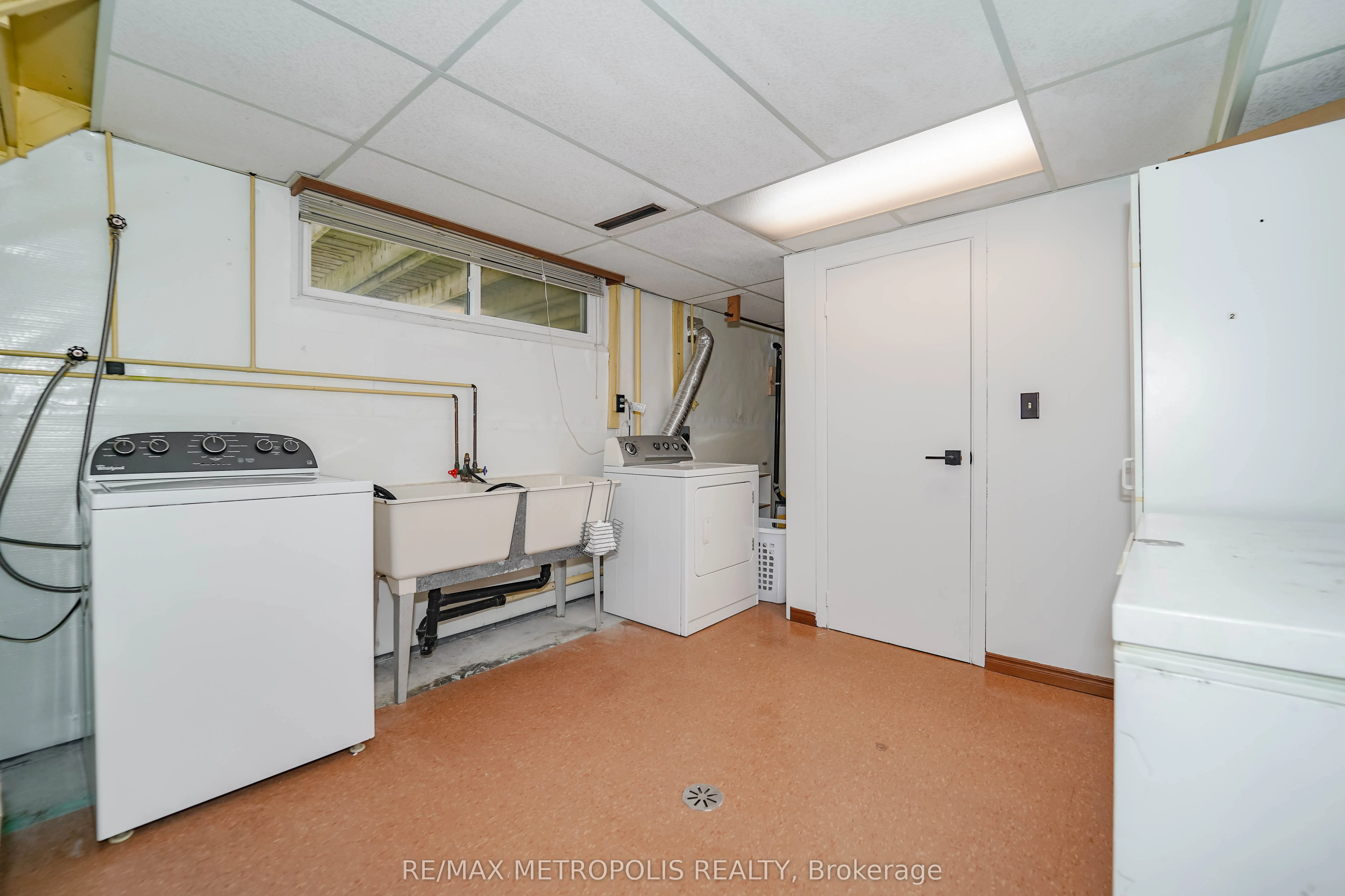 592 Carlyle Court