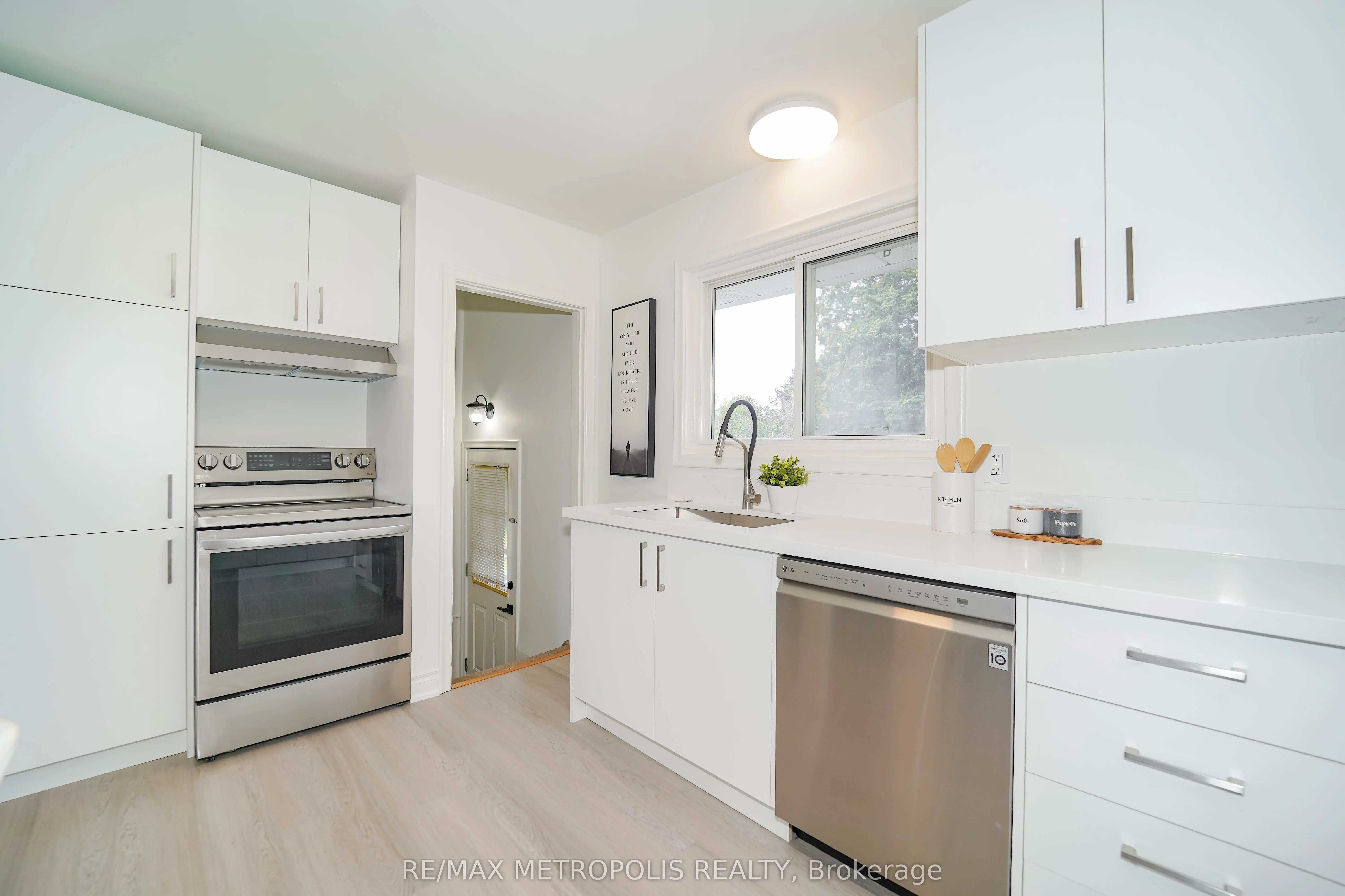 592 Carlyle Court