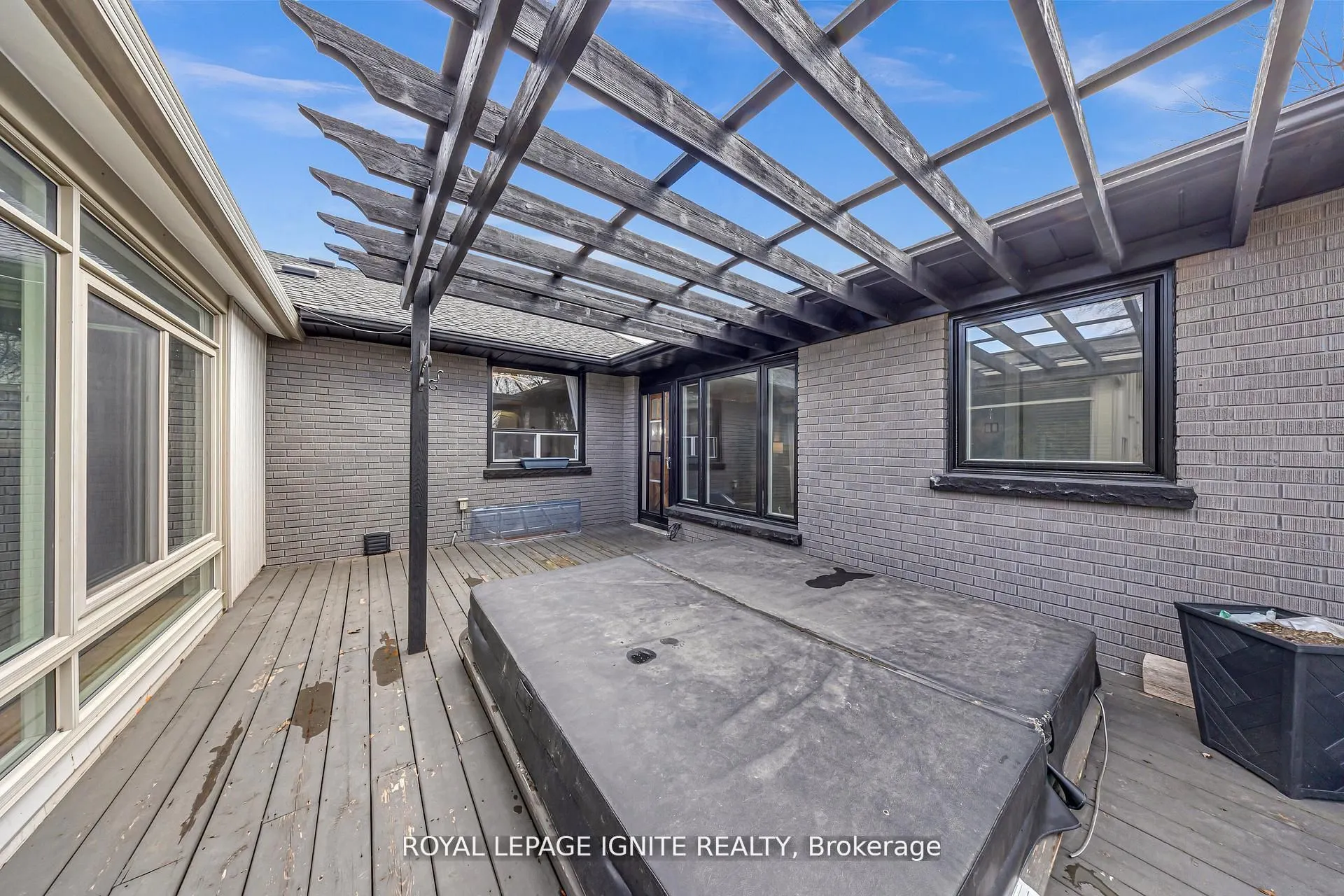 806 Henry Street
