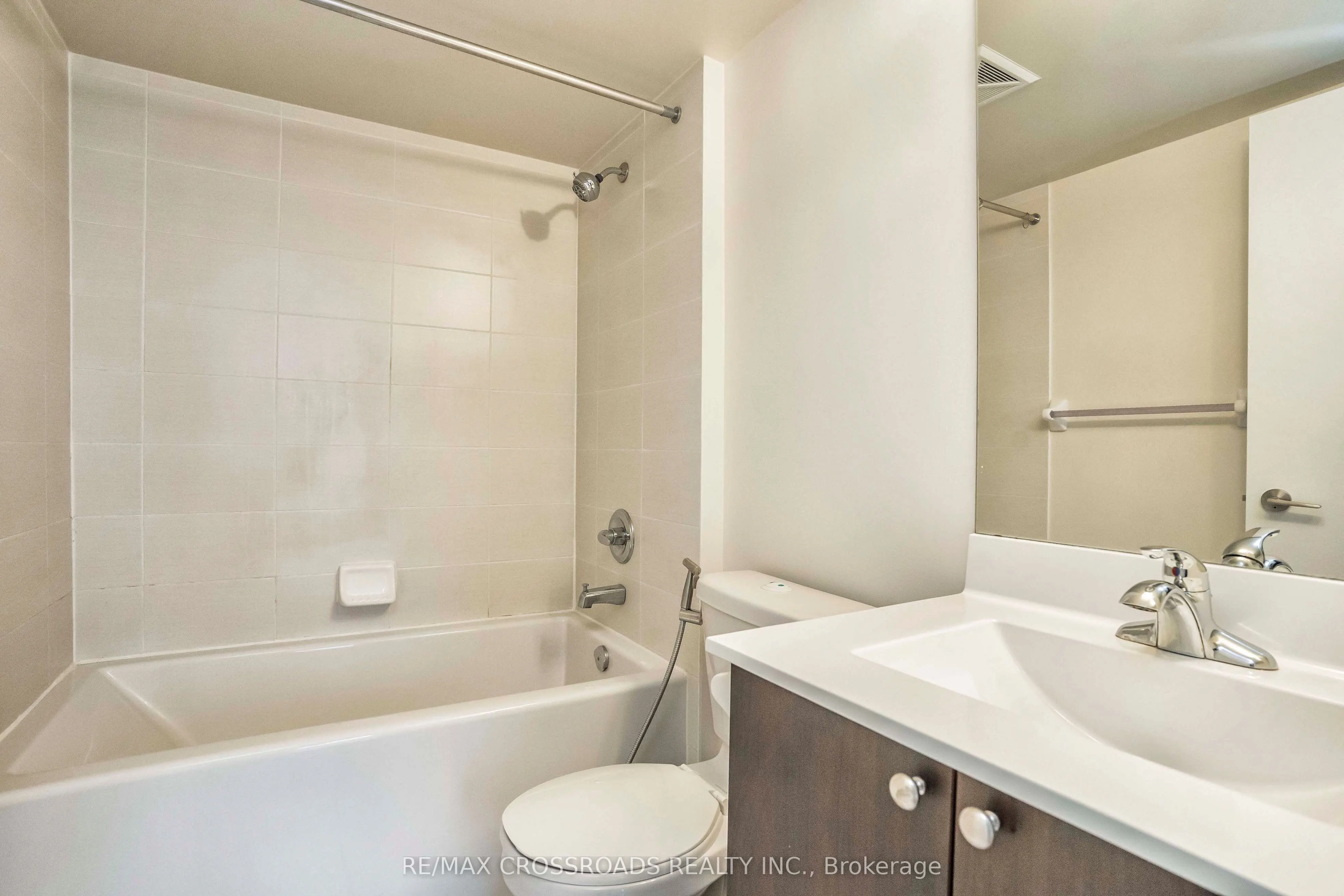 181 Village Green Square, #1321