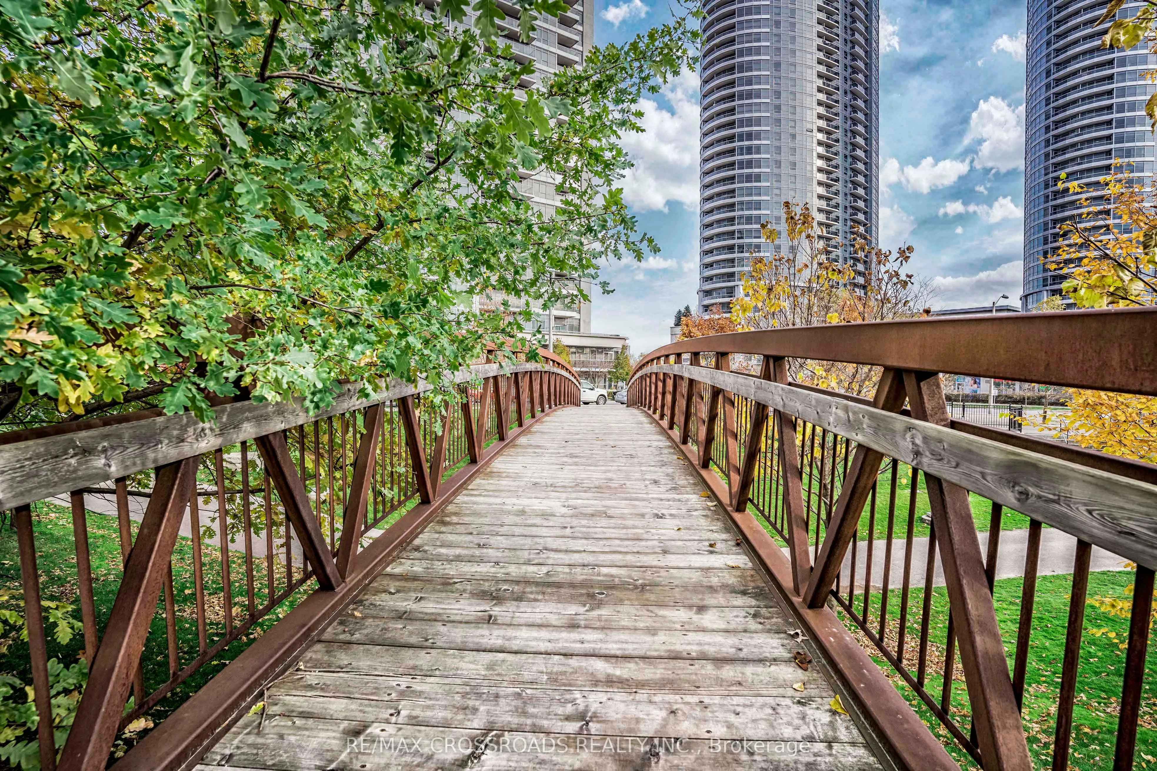 181 Village Green Square, #1321