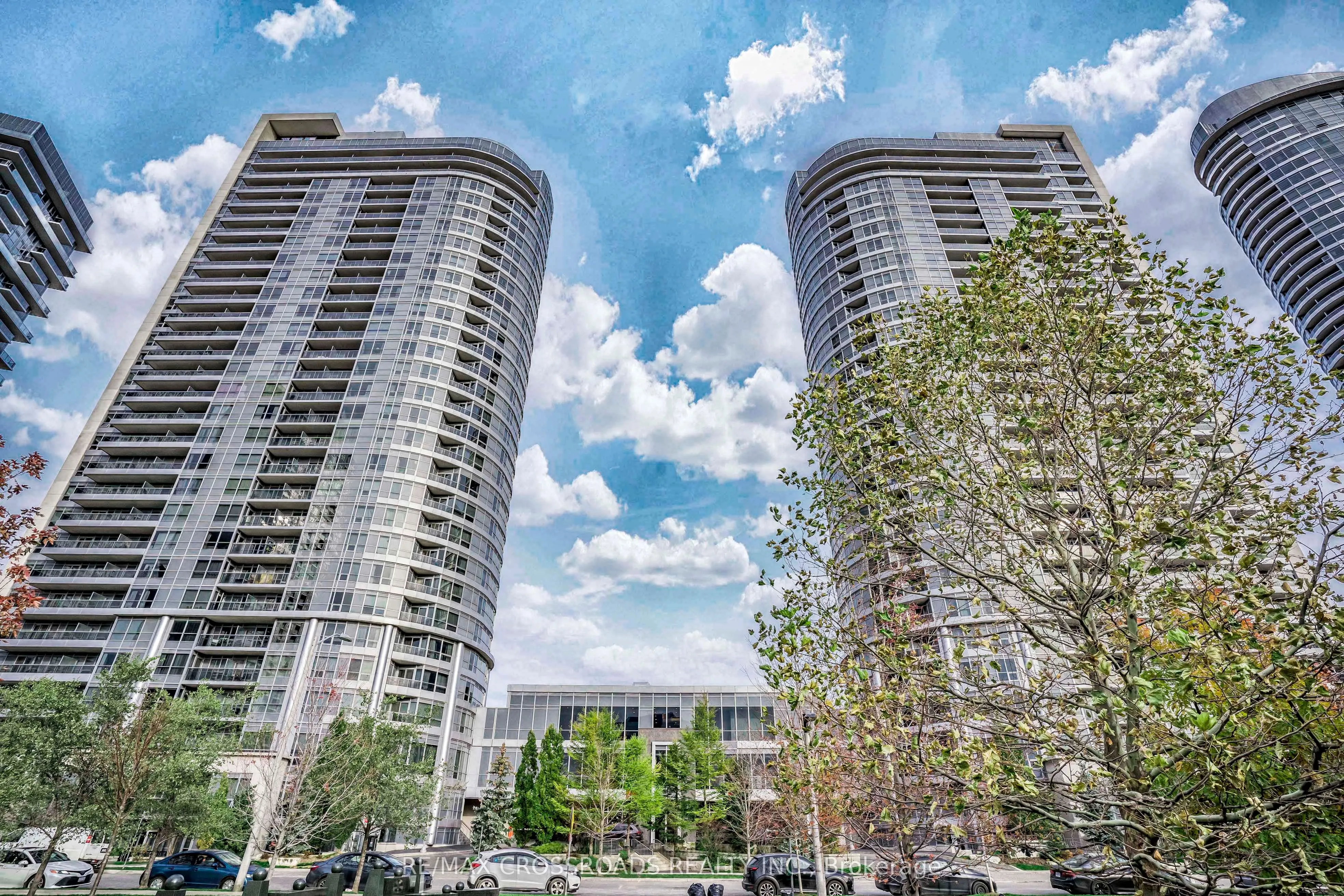 181 Village Green Square, #1321
