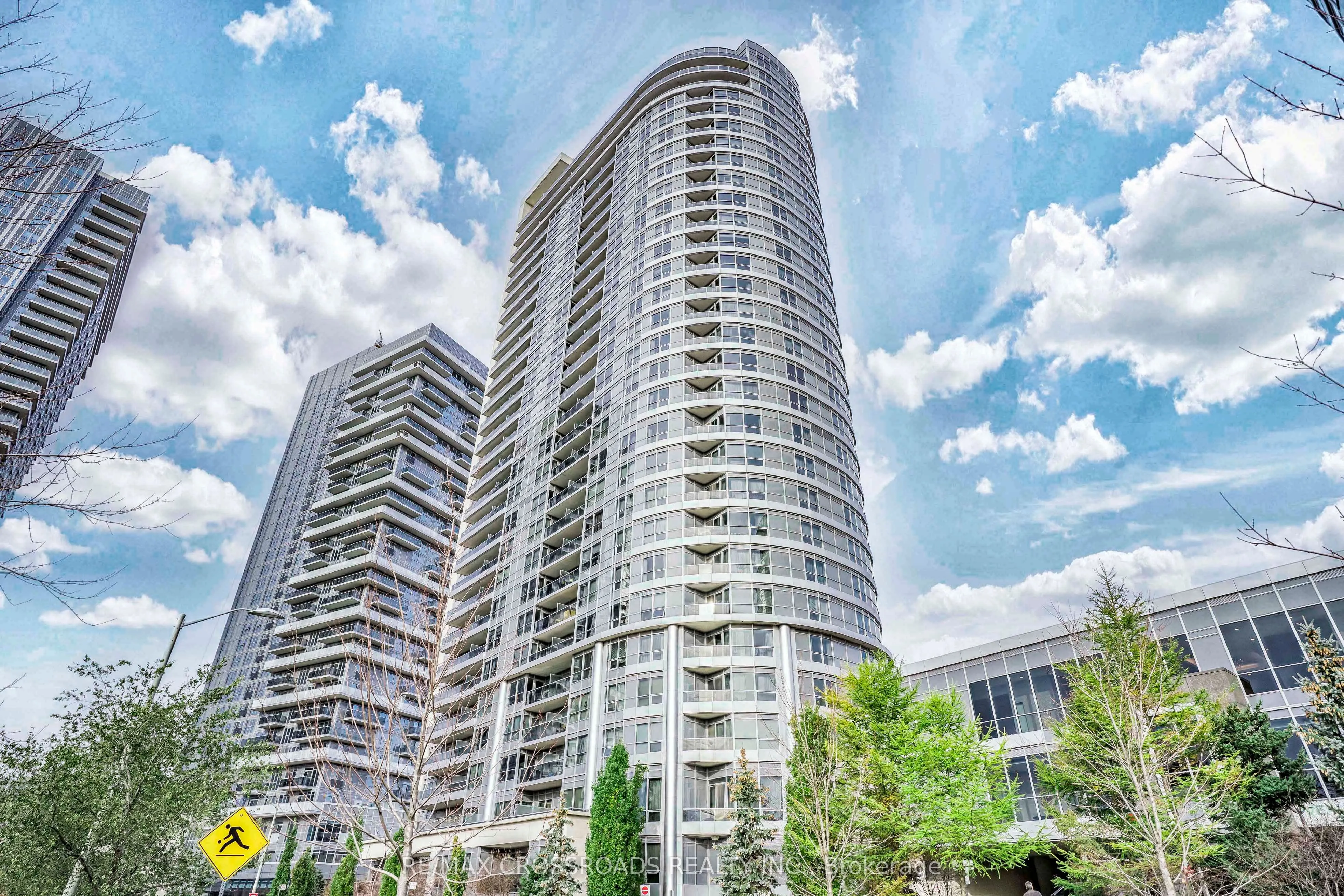 181 Village Green Square, #1321