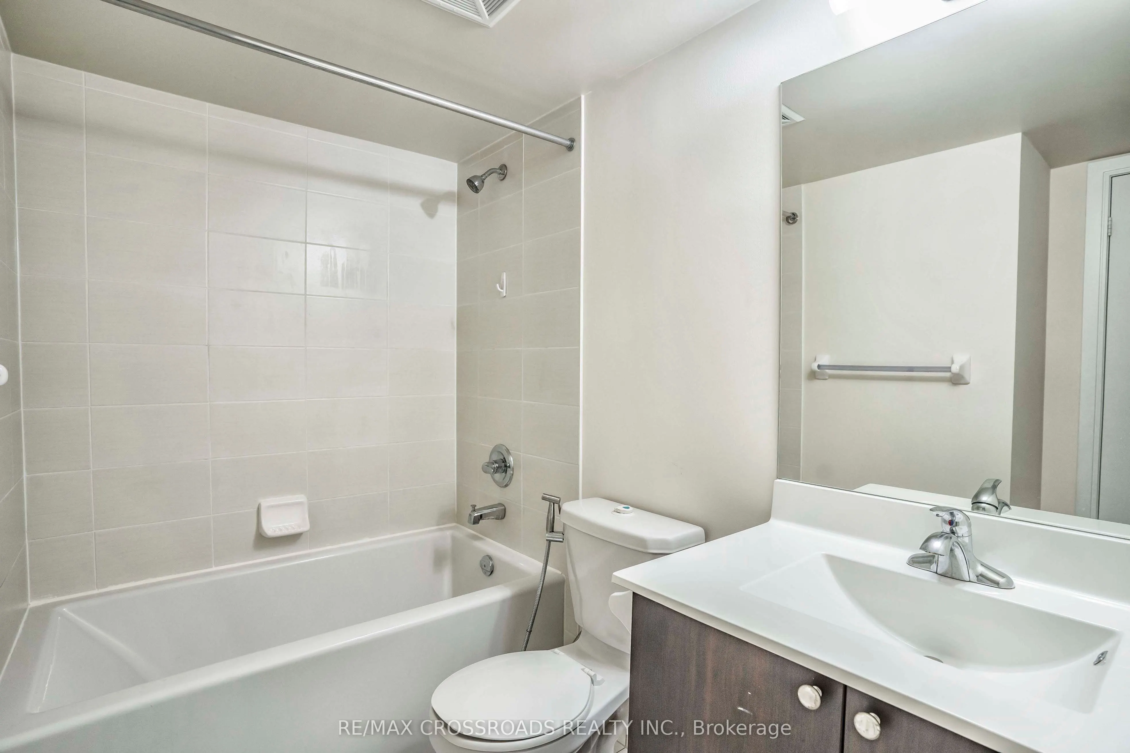 181 Village Green Square, #1321