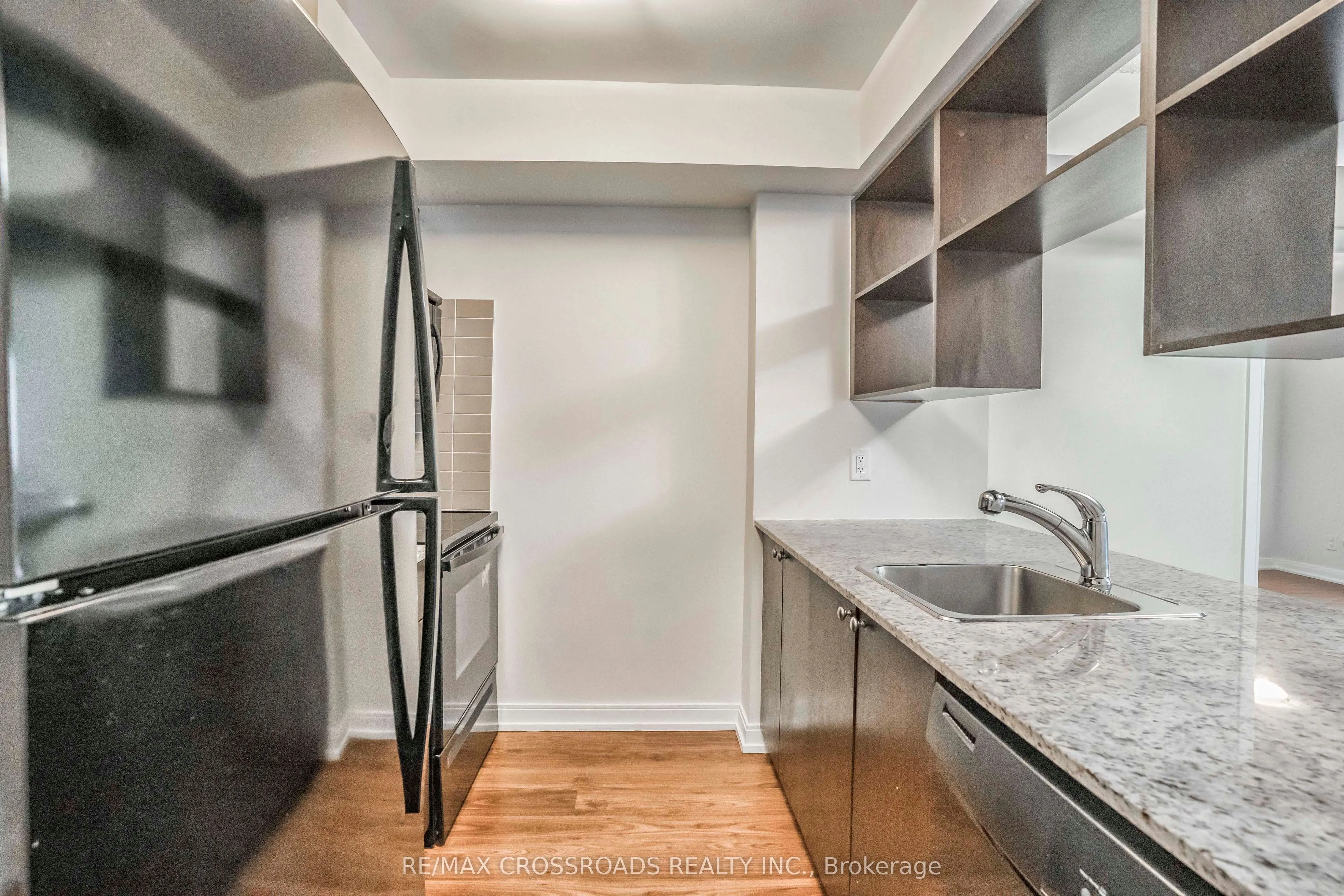 181 Village Green Square, #1321