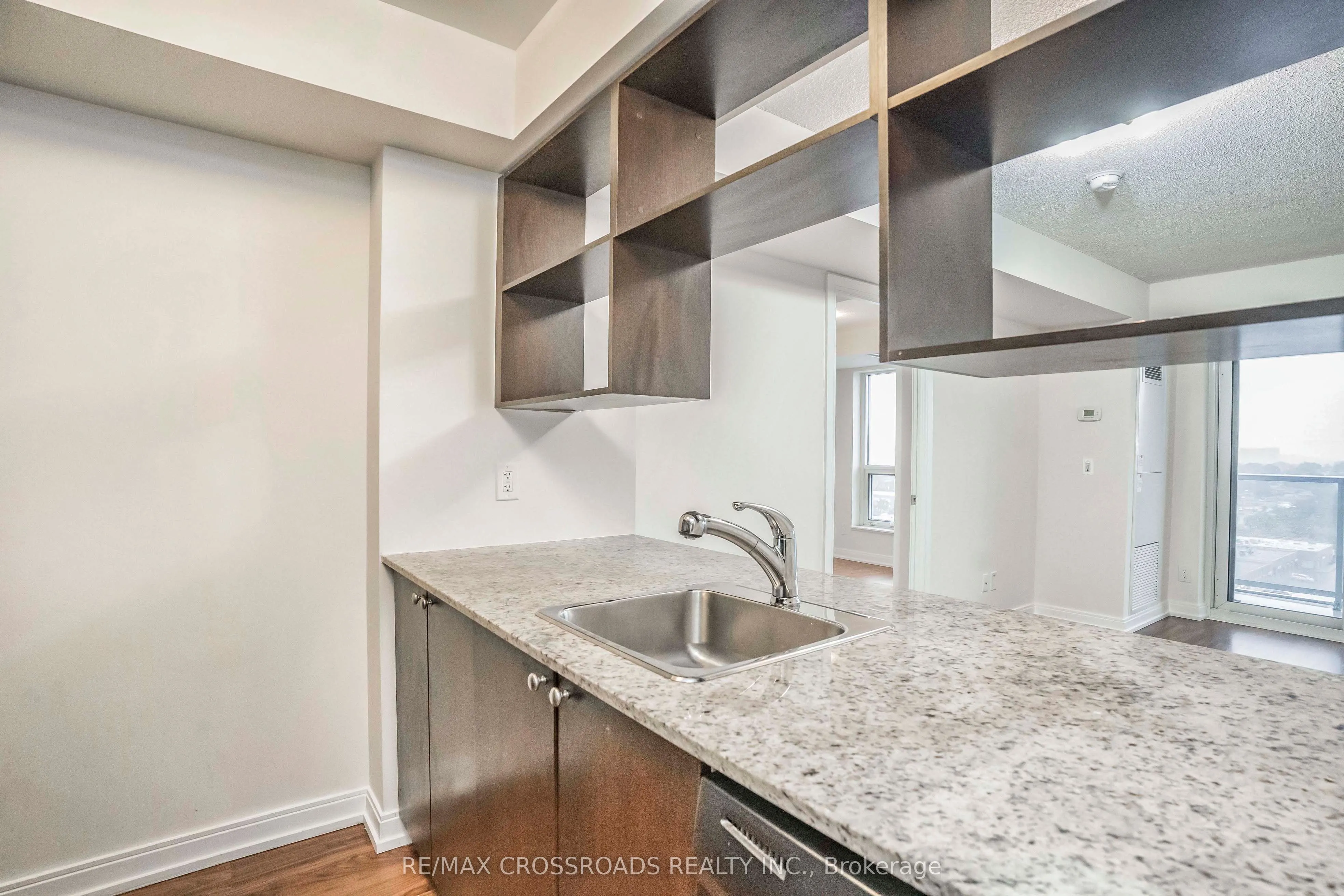 181 Village Green Square, #1321