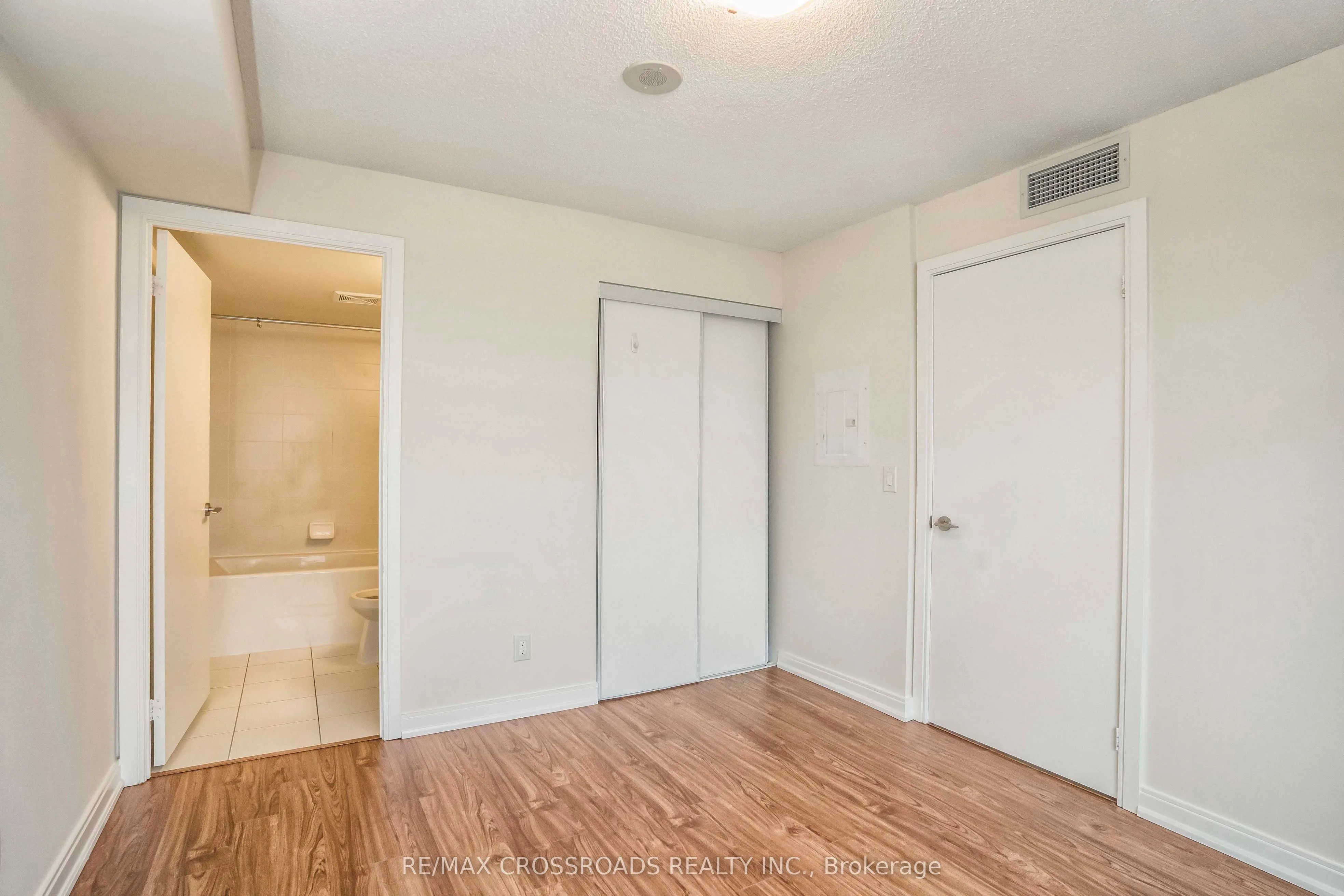 181 Village Green Square, #1321