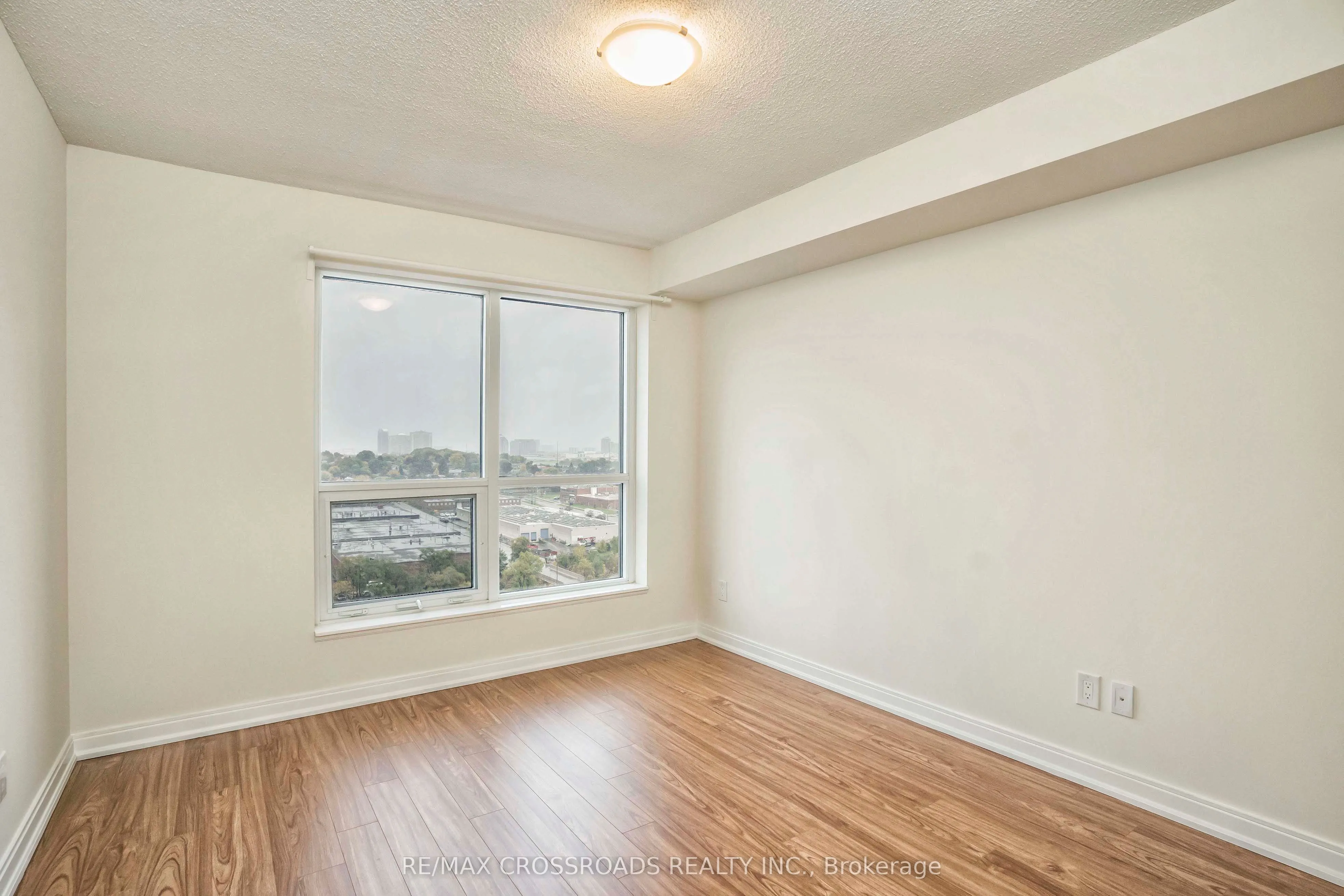 181 Village Green Square, #1321