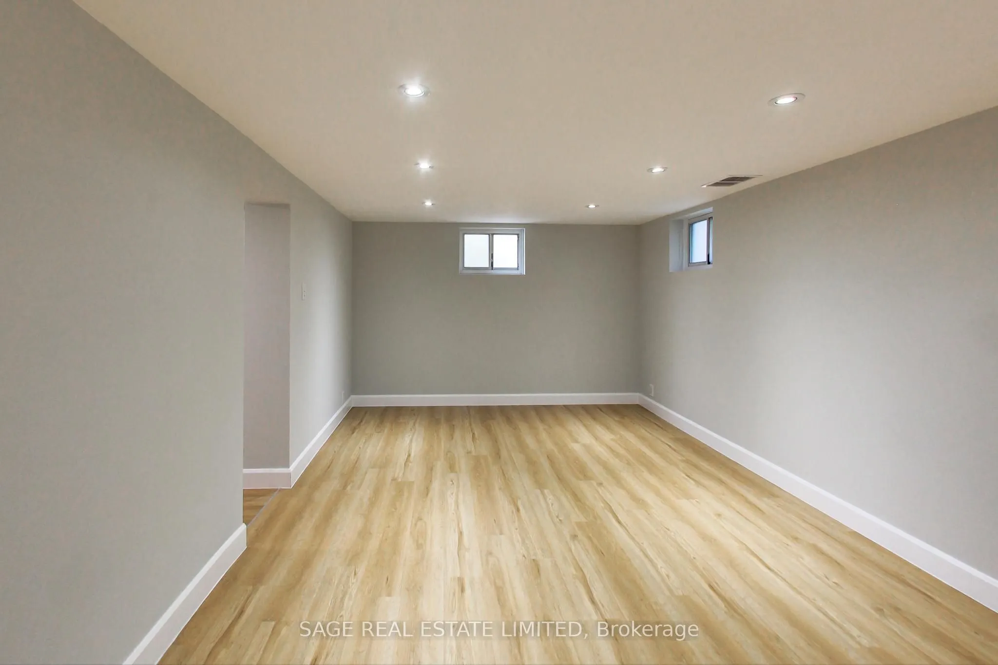 2505 Gerrard Street E, #Lower