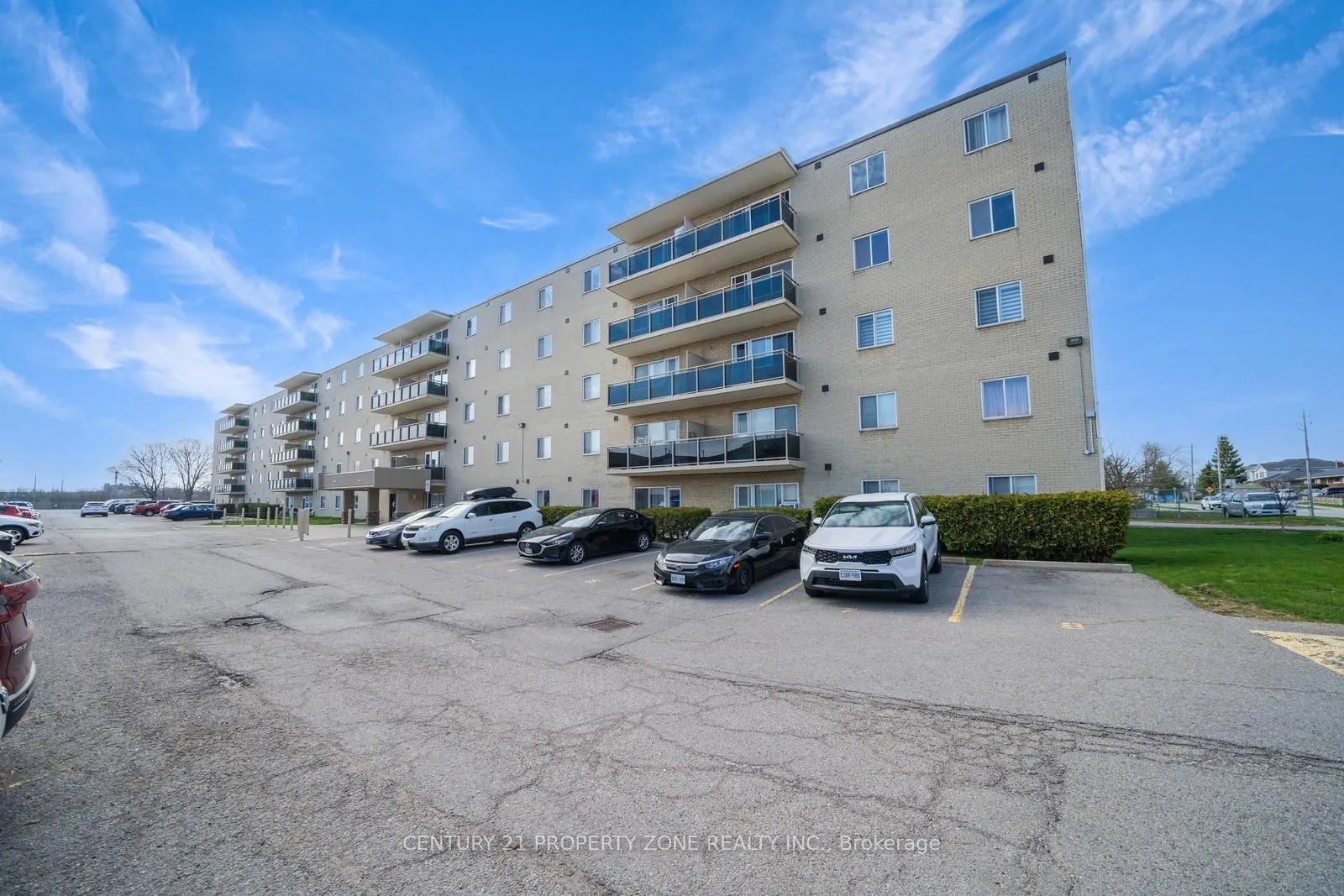 936 Glen Street, #411
