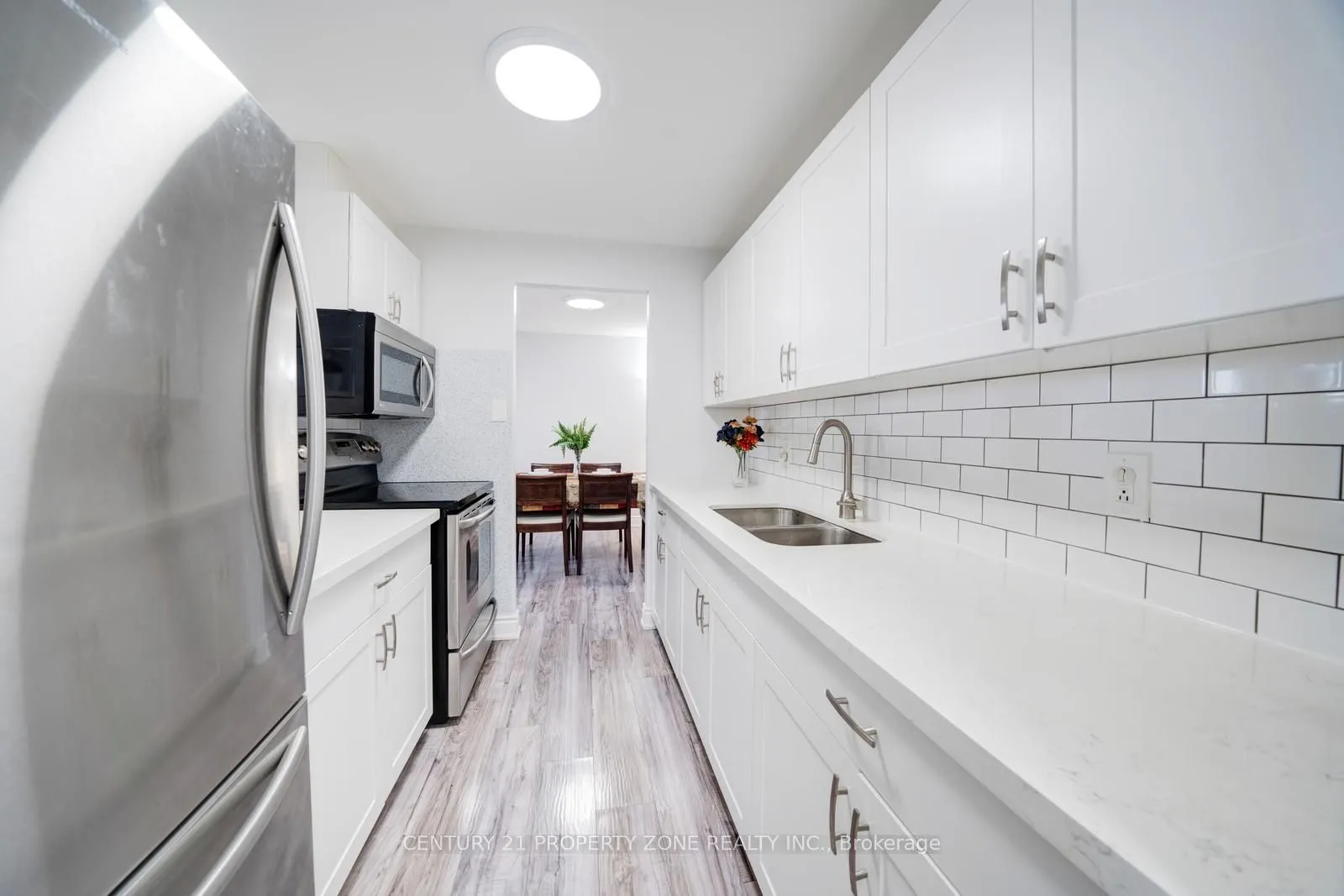 936 Glen Street, #411