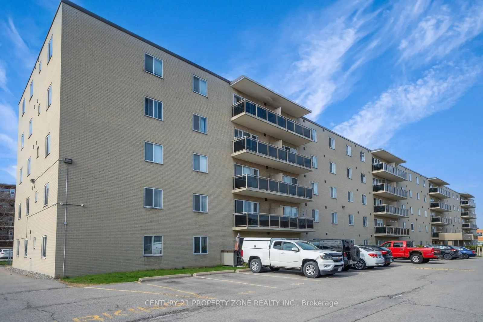 936 Glen Street, #411
