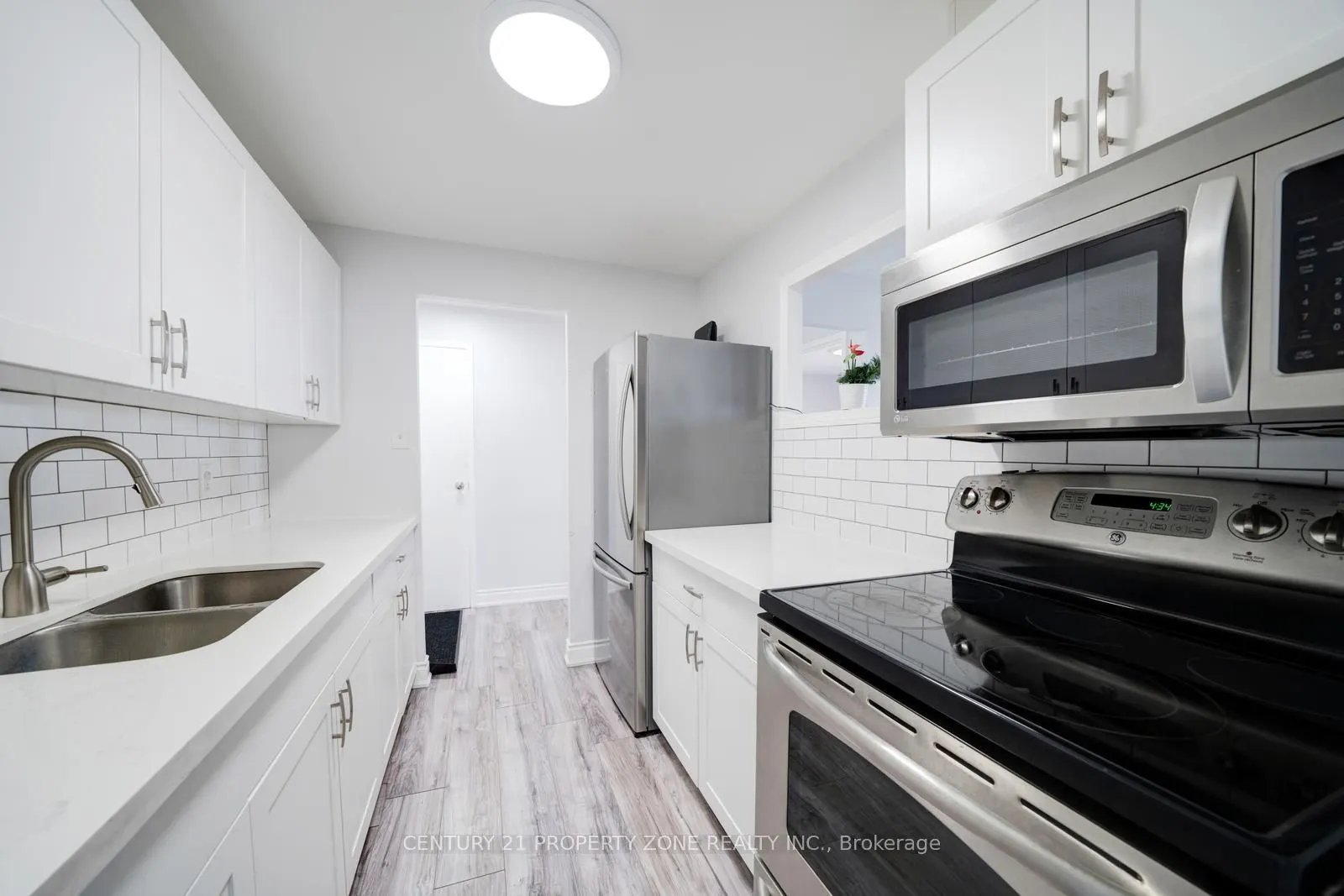 936 Glen Street, #411