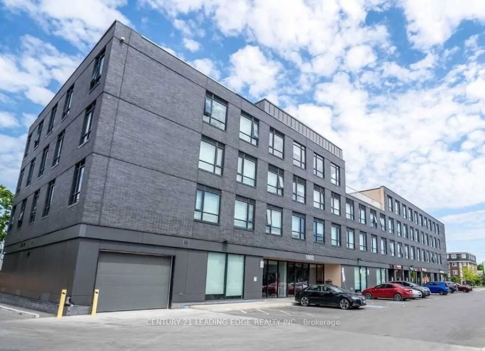 1800 Simcoe Street N, #202