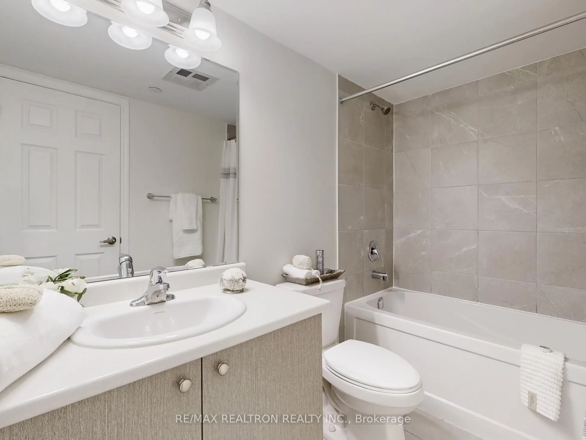 2791 Eglinton Avenue E, #506