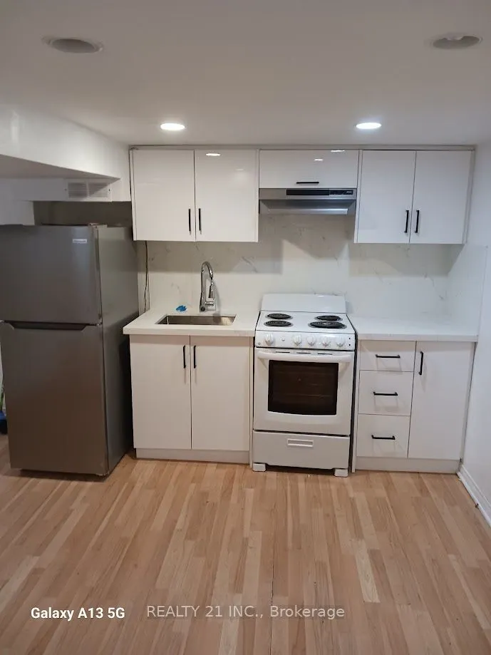 30 Rupert Street, #(Basement)