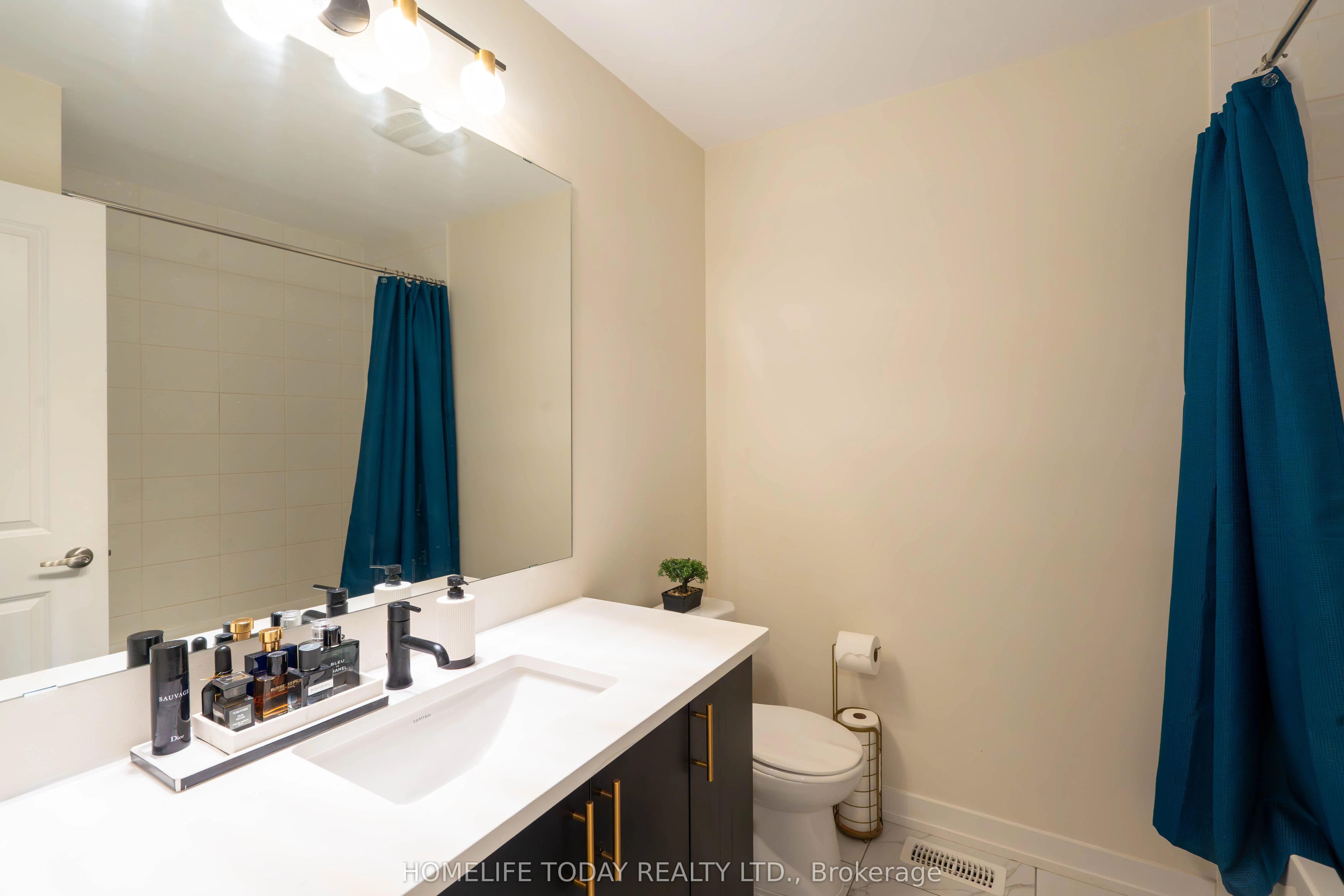 2670 Castlegate Crossing