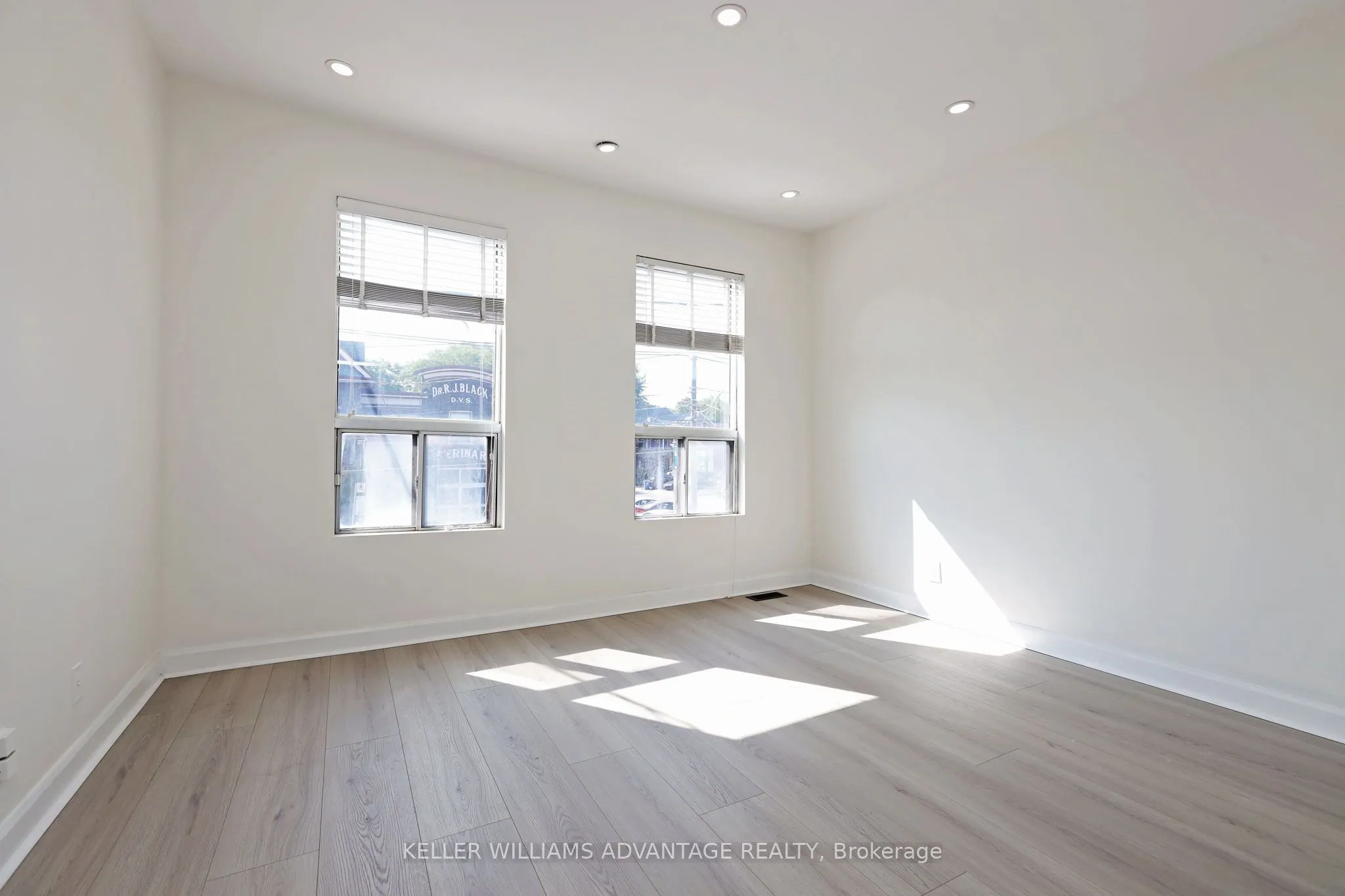 952 Queen Street E