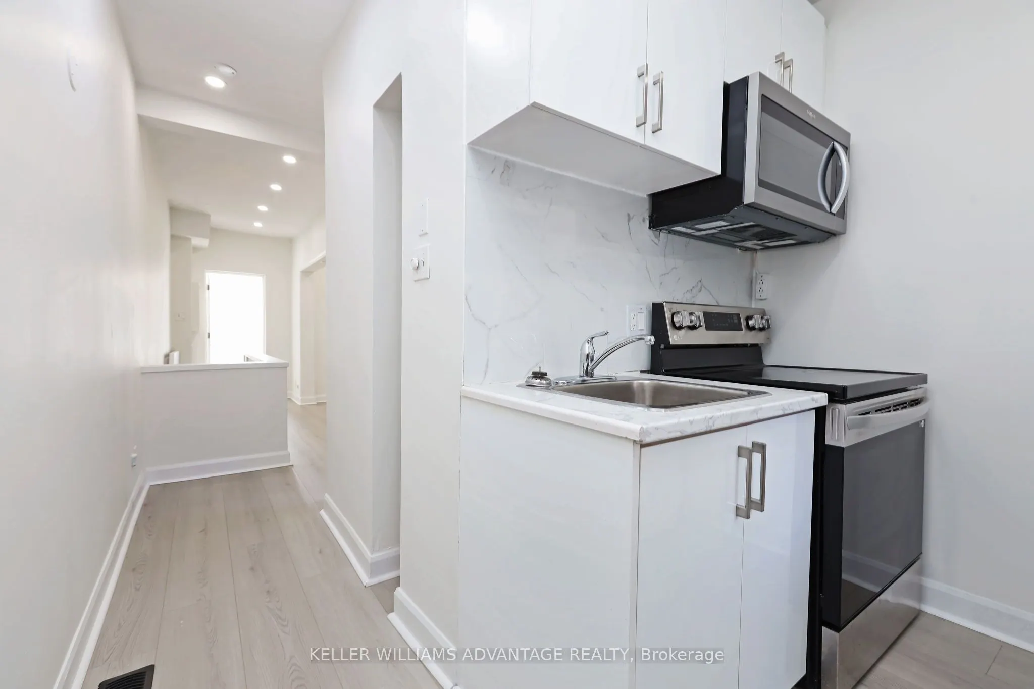 952 Queen Street E