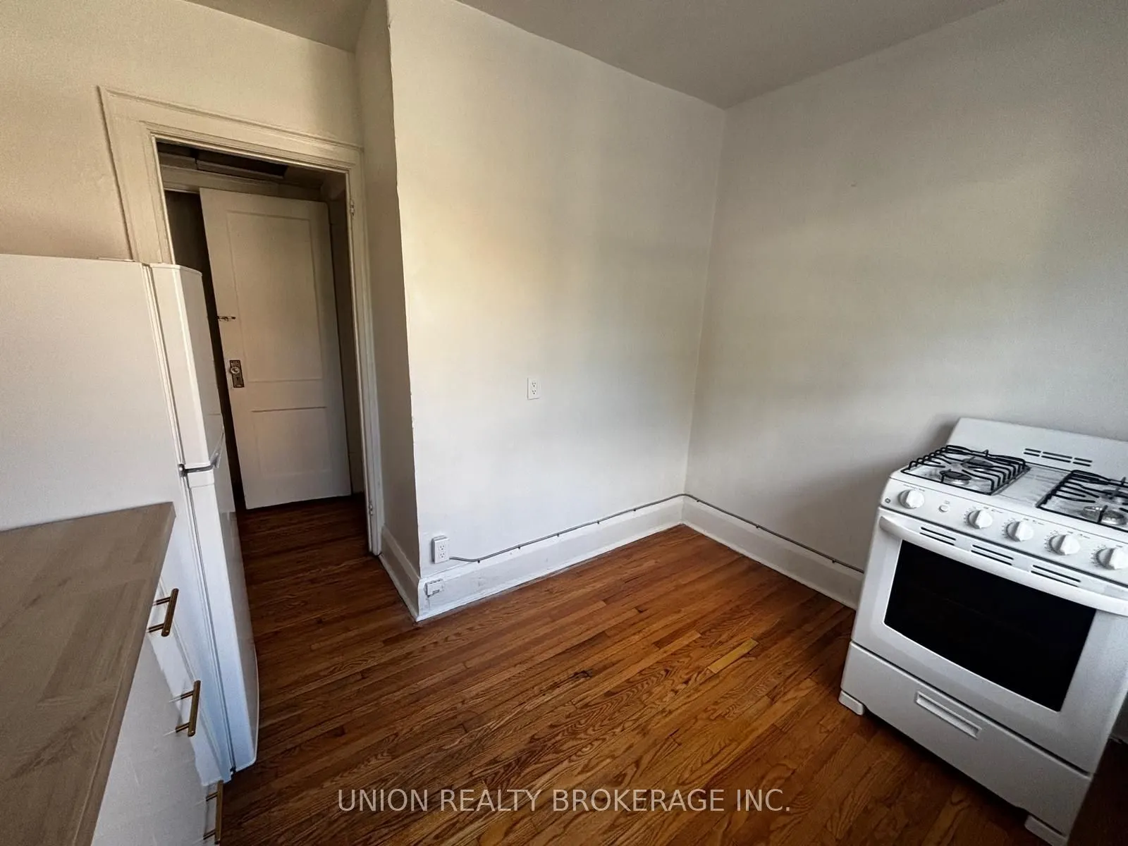 2451 Queen Street E, #07