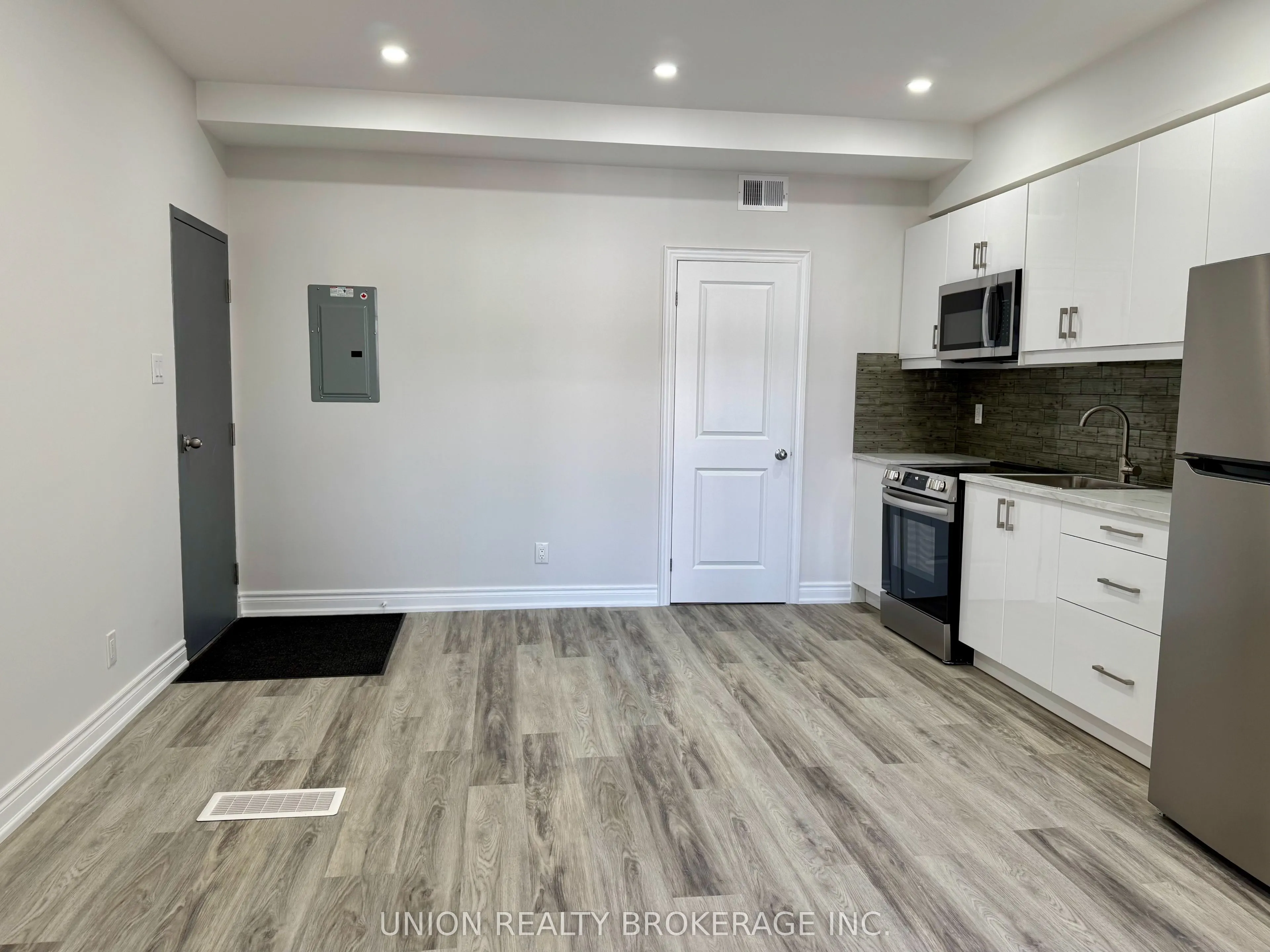 2007 Danforth Avenue