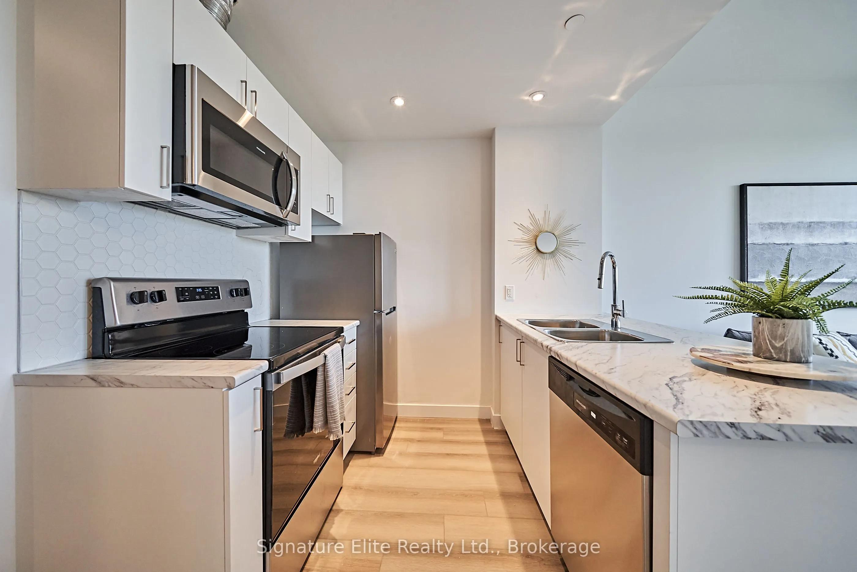 2382 Kingston Road, #402