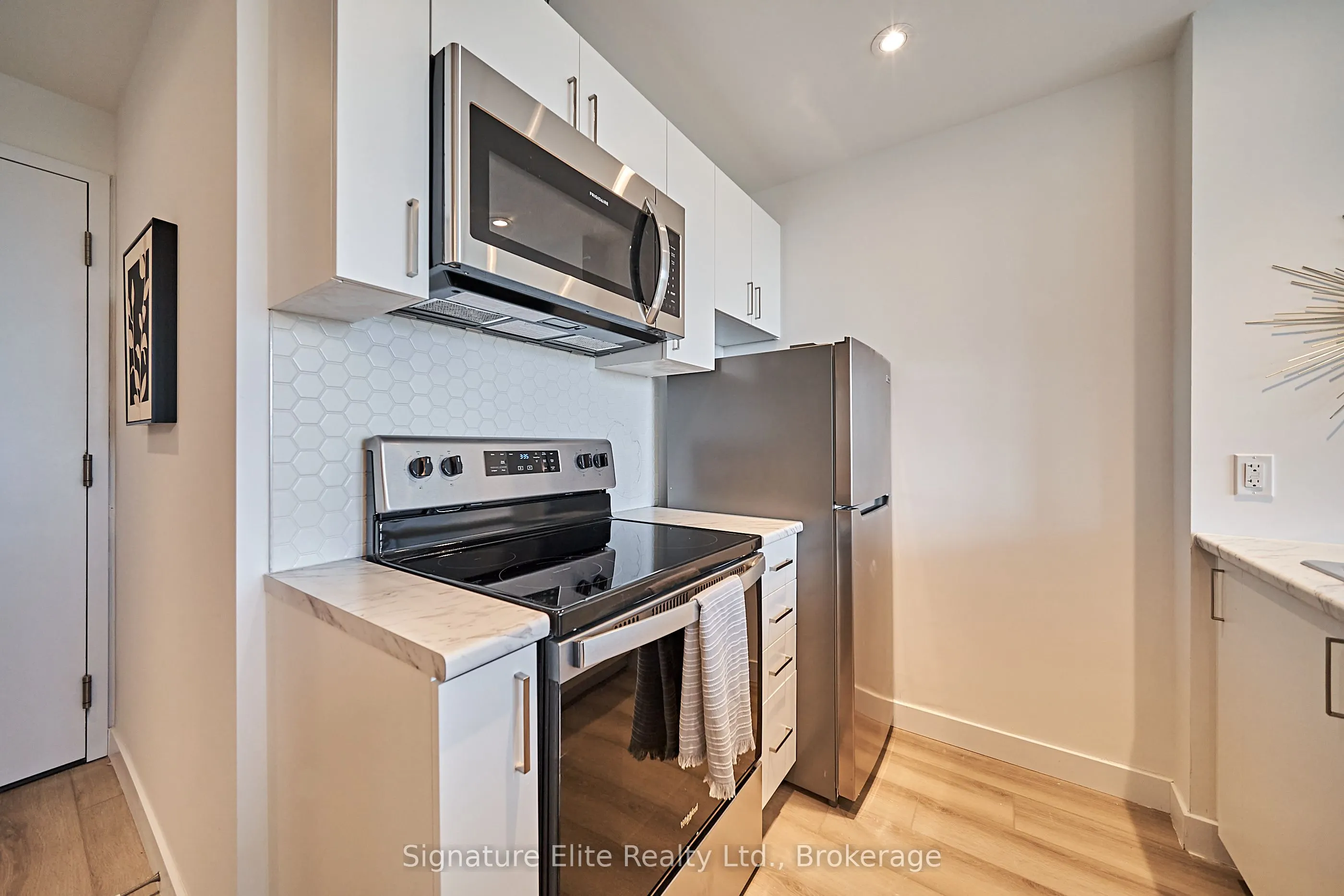 2382 Kingston Road, #402
