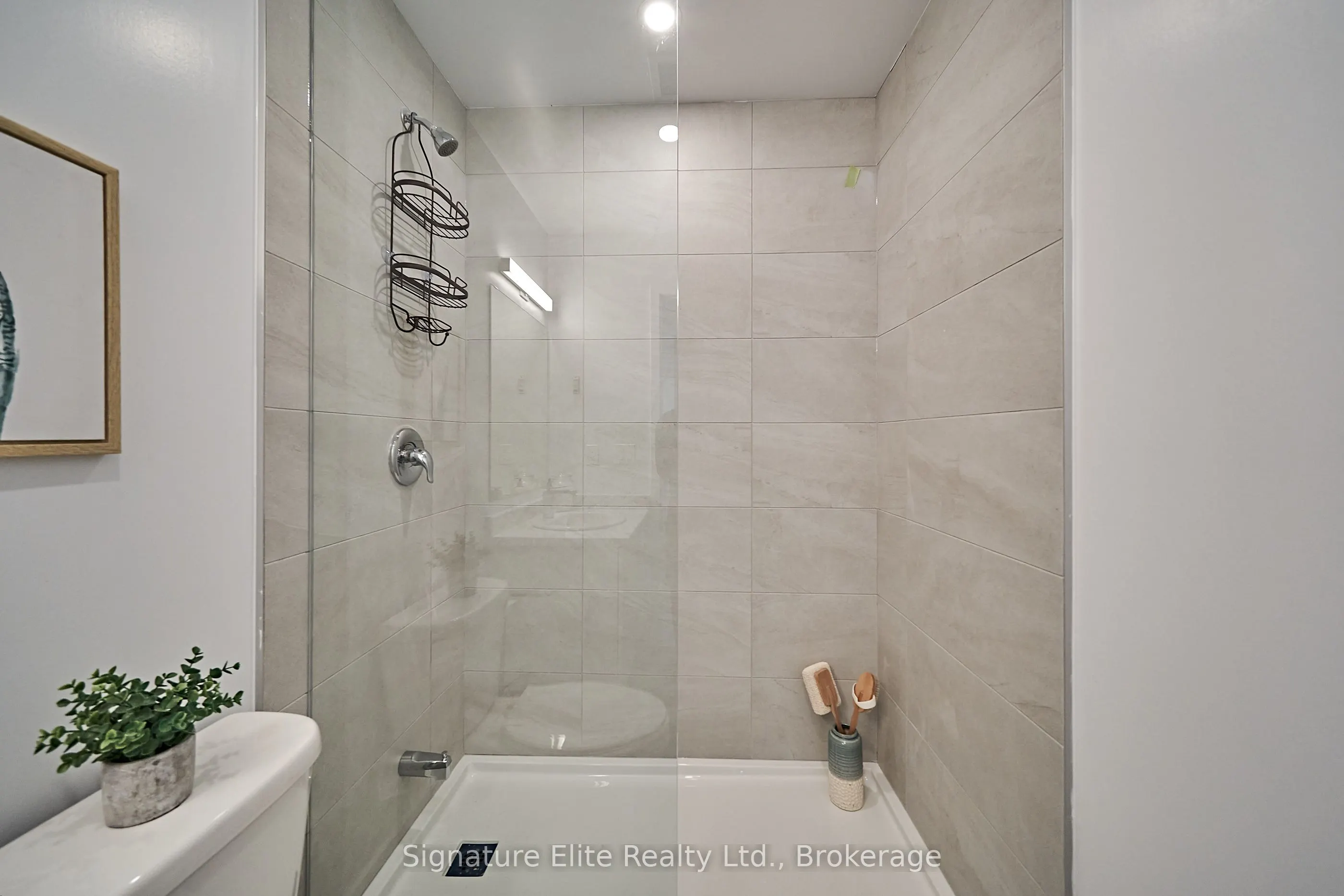 2382 Kingston Road, #402