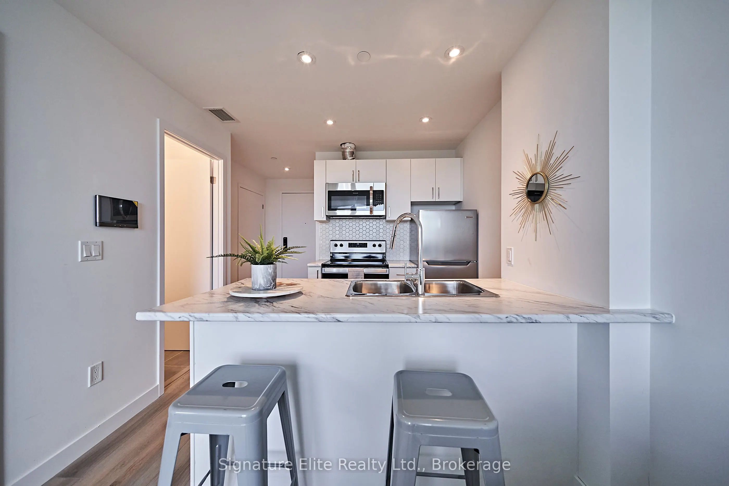 2382 Kingston Road, #402