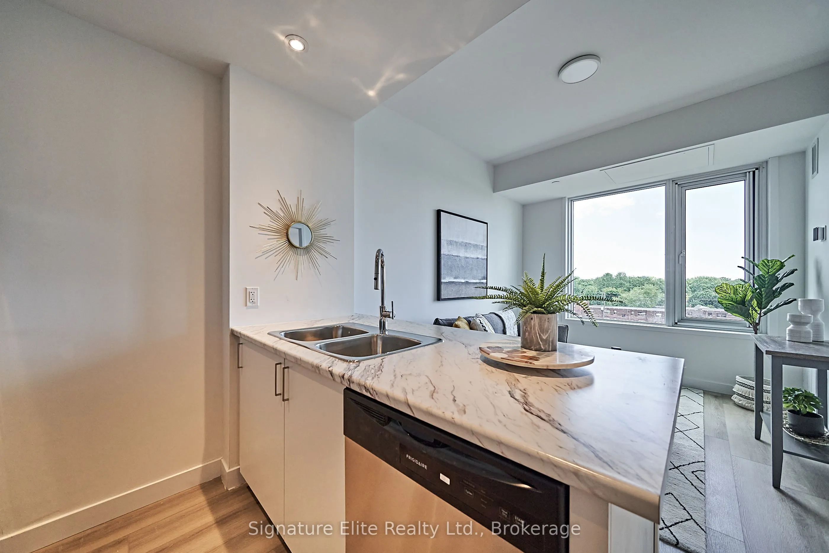 2382 Kingston Road, #402